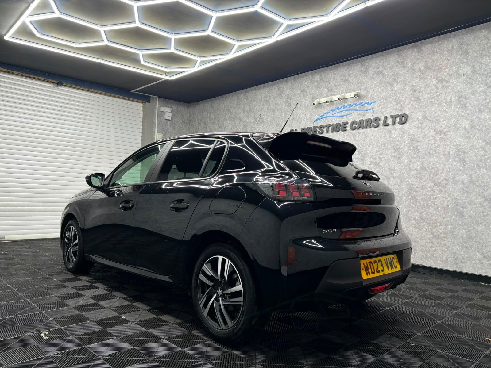 Peugeot 208 view 2