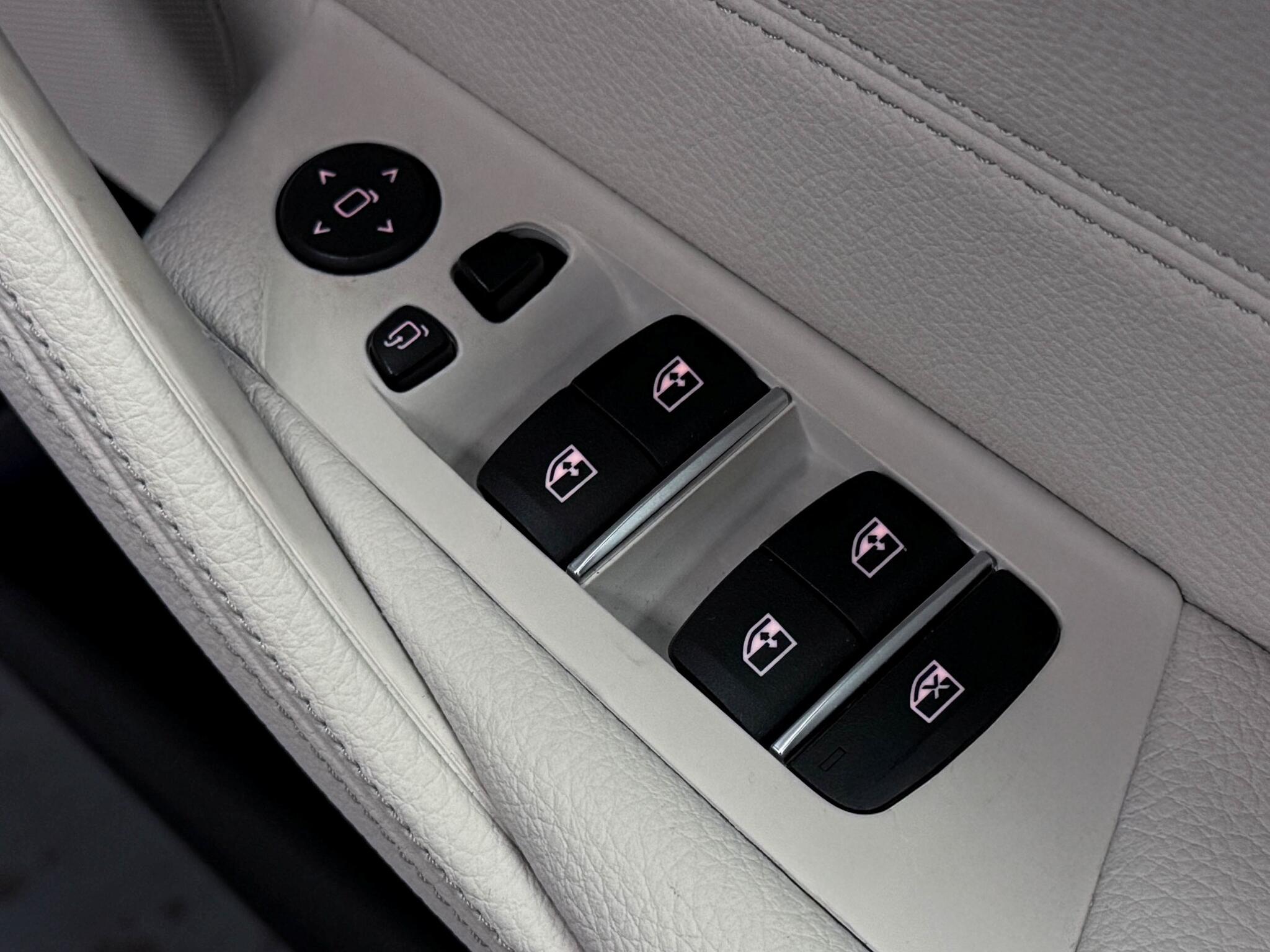 BMW 5 Series view 21