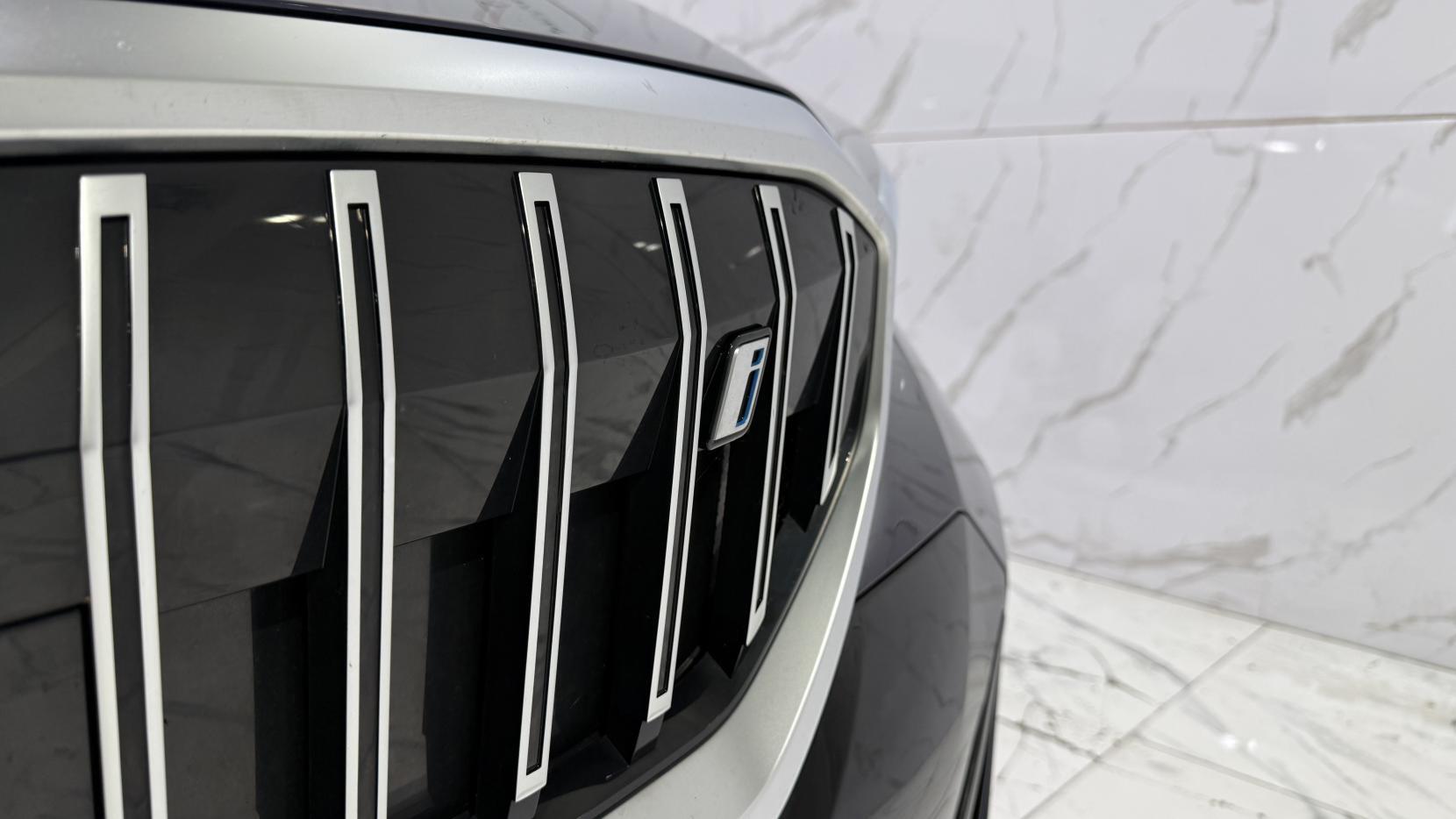 BMW I5 view 36