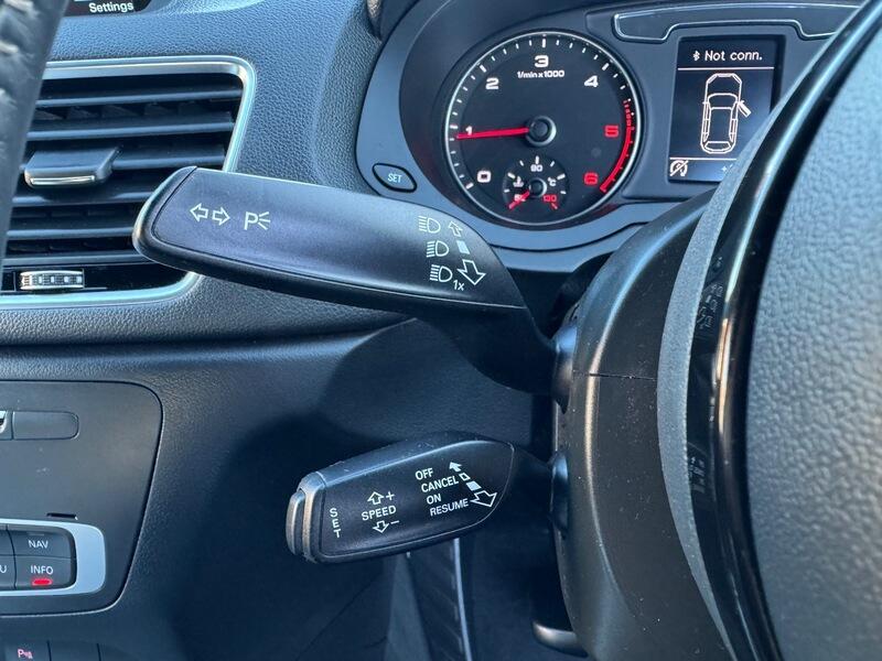 Audi Q3 view 32