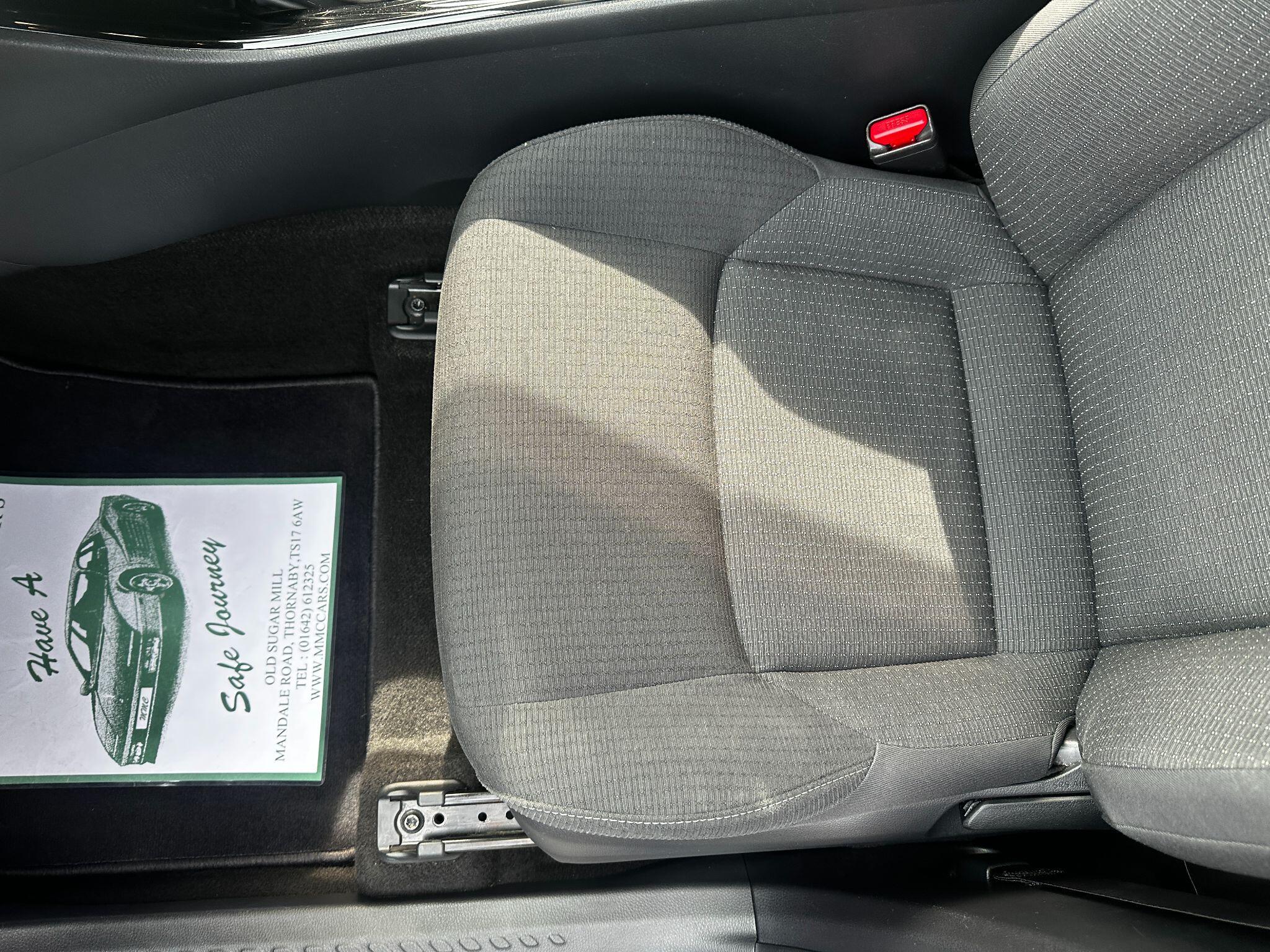 Toyota C-HR view 30