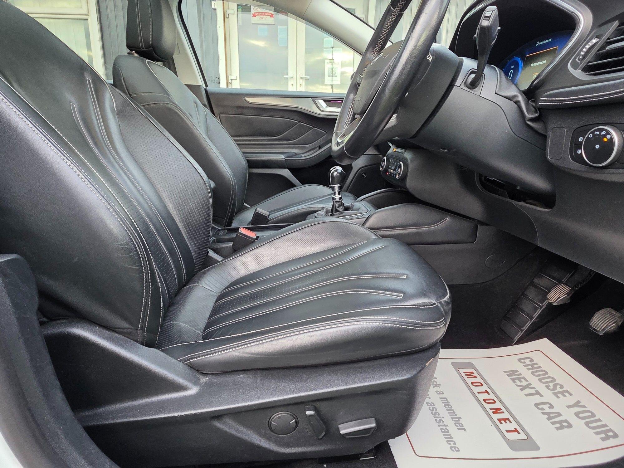 Ford Focus view 33