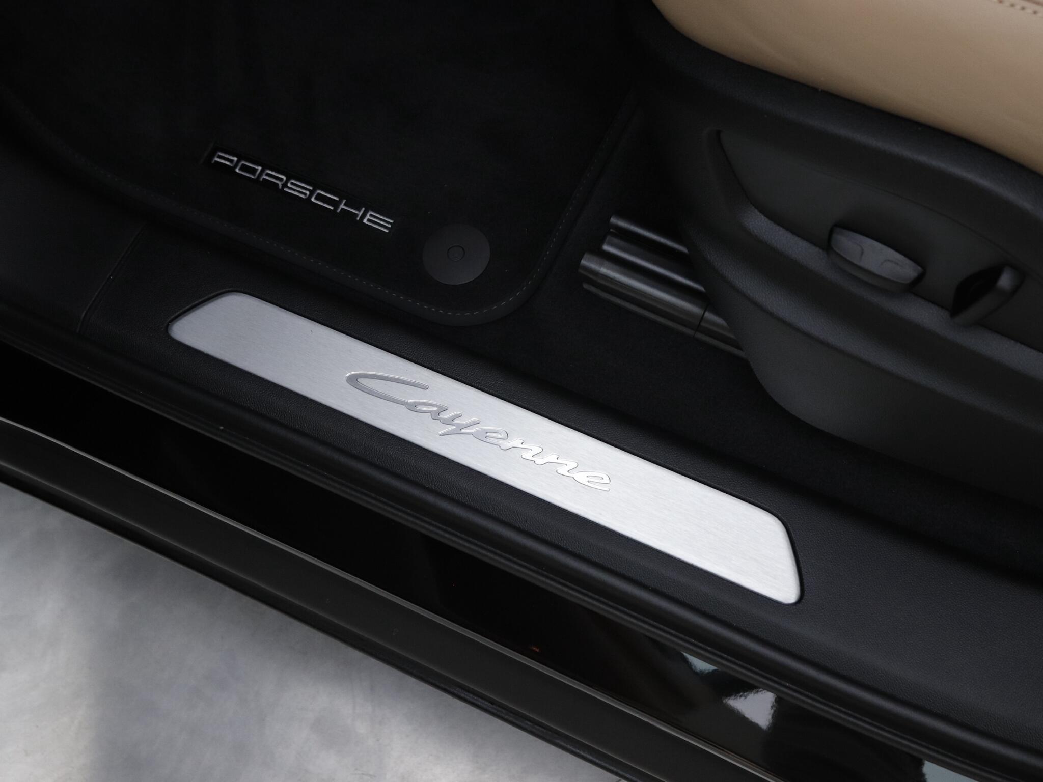 Porsche Cayenne view 24