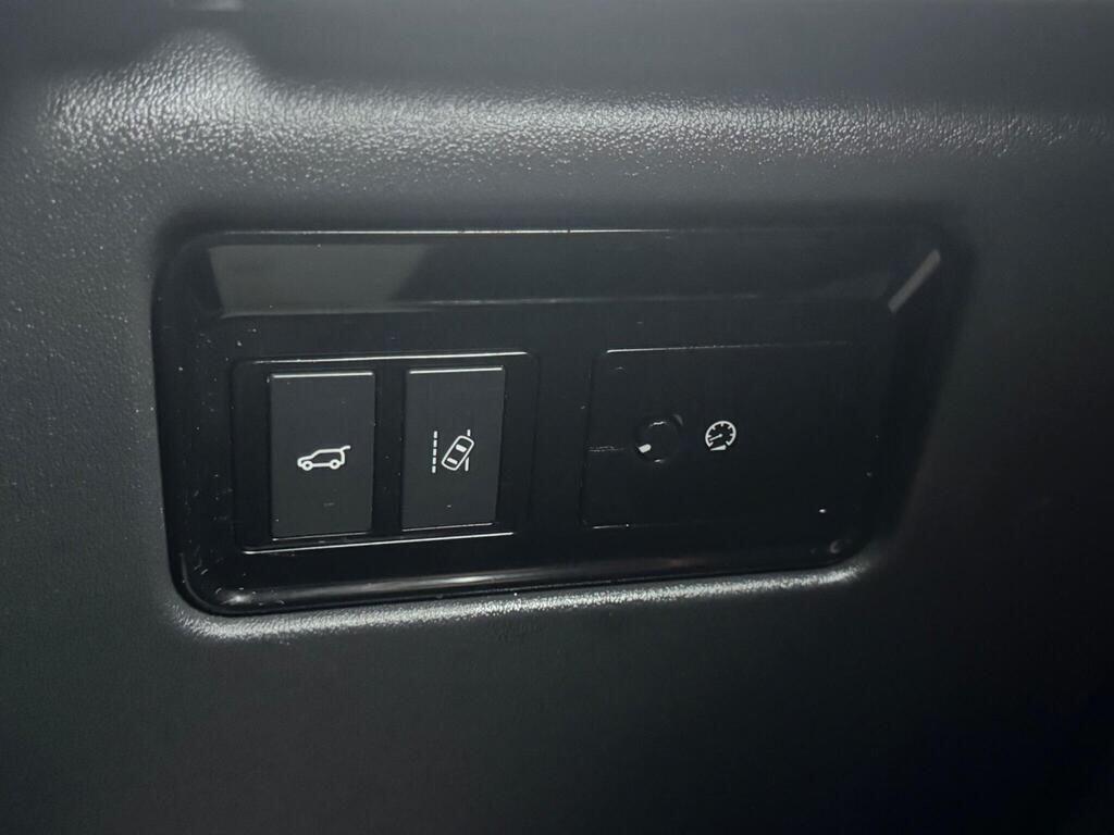 Jaguar F-Pace view 34