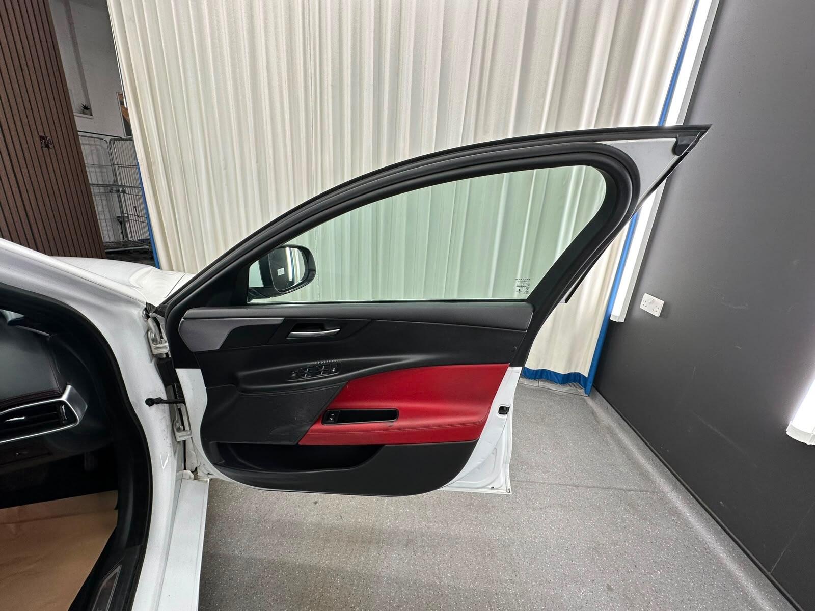 Jaguar XE view 19