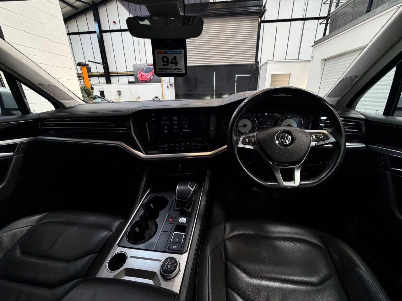 Volkswagen Touareg view 2