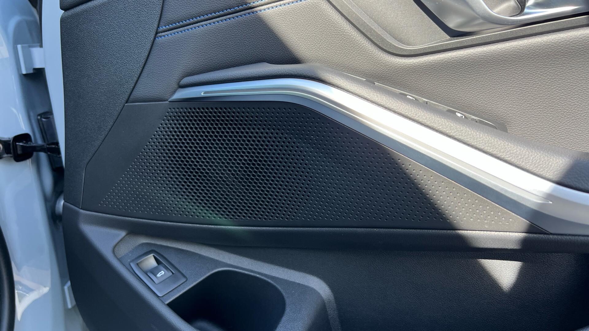 BMW 3 Series view 20
