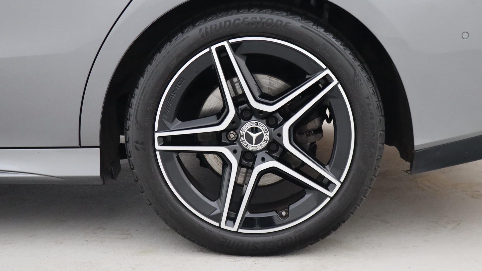 Mercedes-Benz Cla view 9