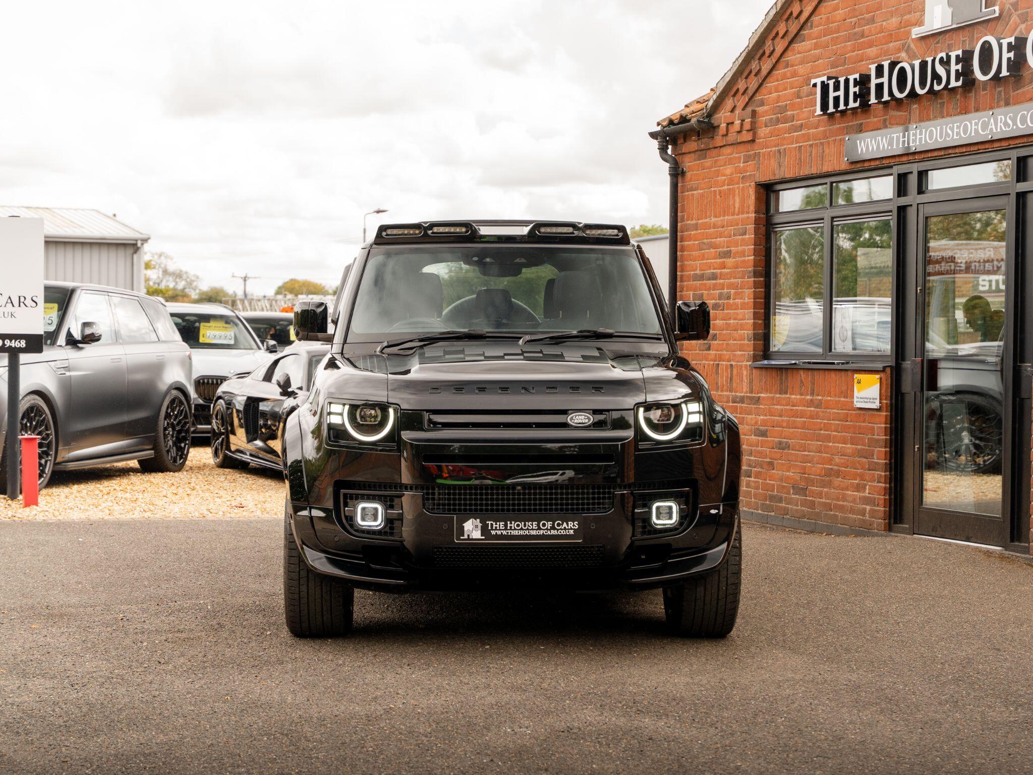 Land Rover Defender 110 view 7