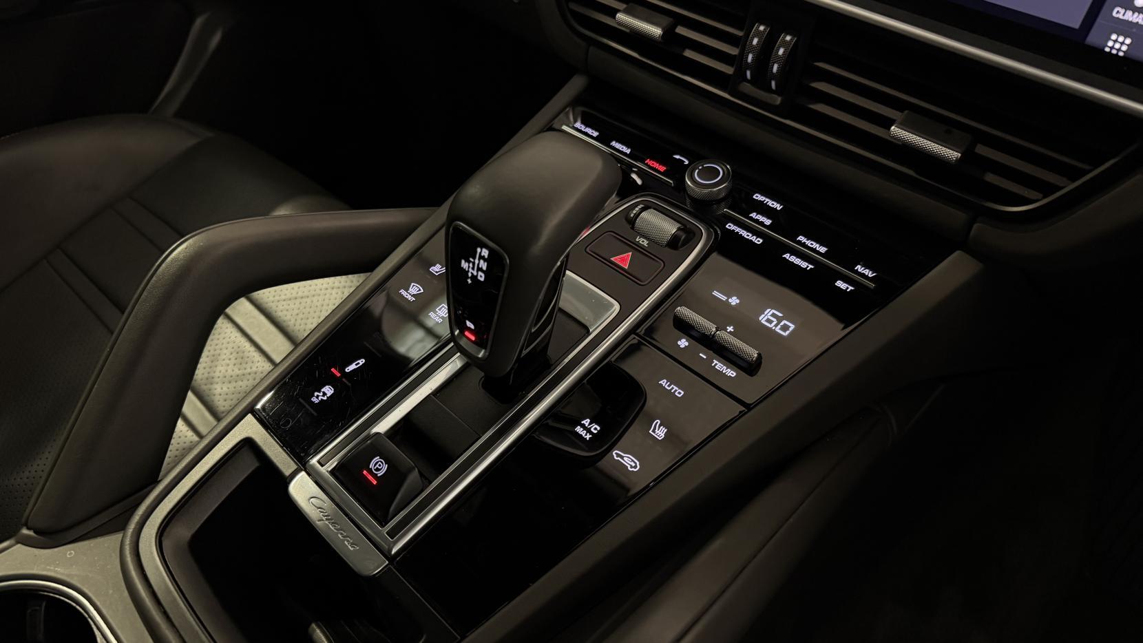 Porsche Cayenne view 21