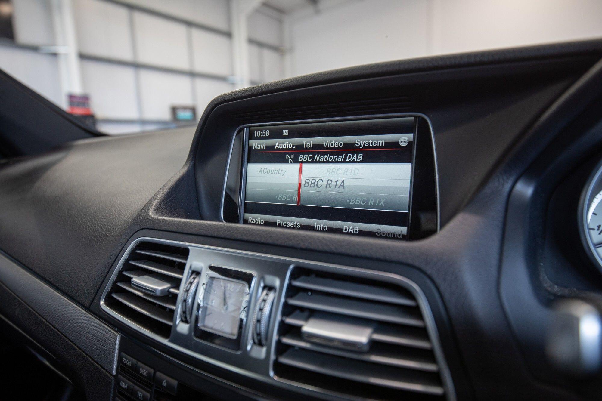 Mercedes-Benz E-Class view 18
