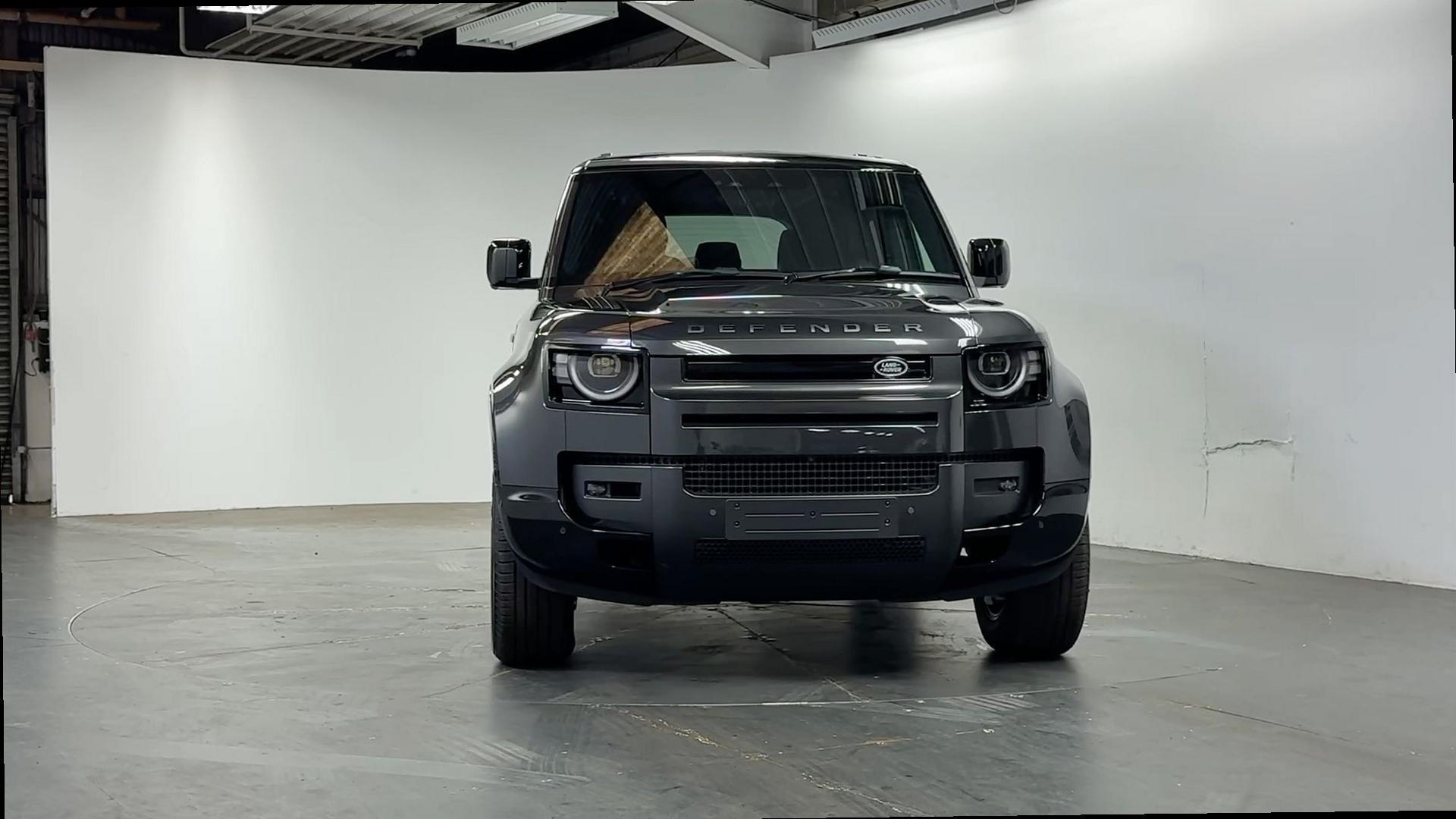 Land Rover Defender view 7