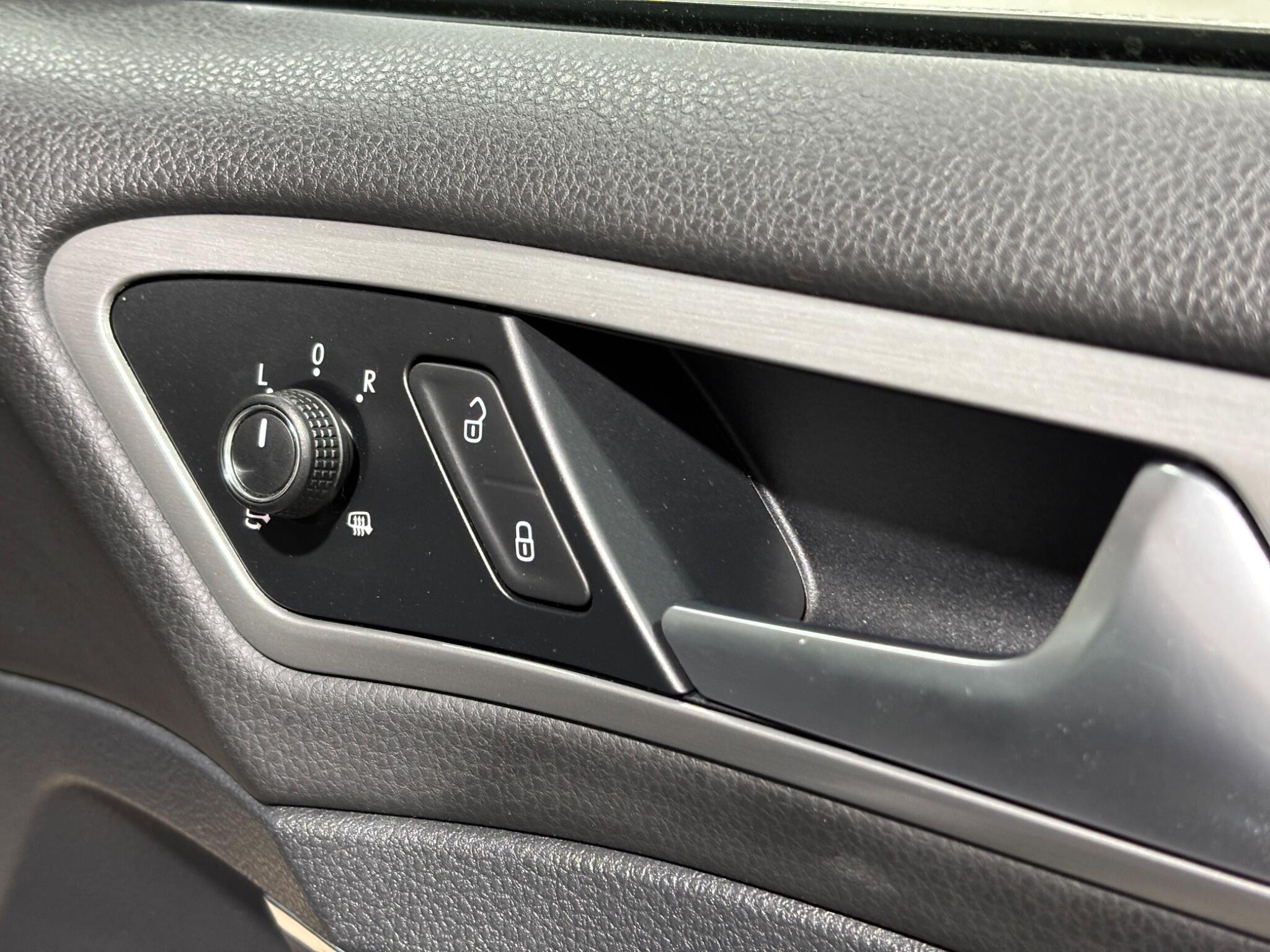 Volkswagen Golf view 23