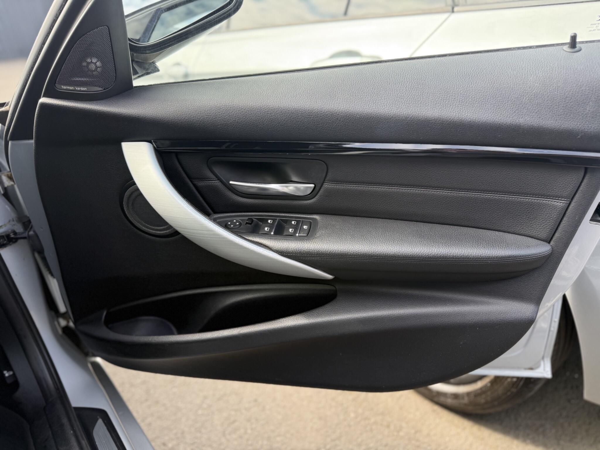 BMW 3 Series view 26
