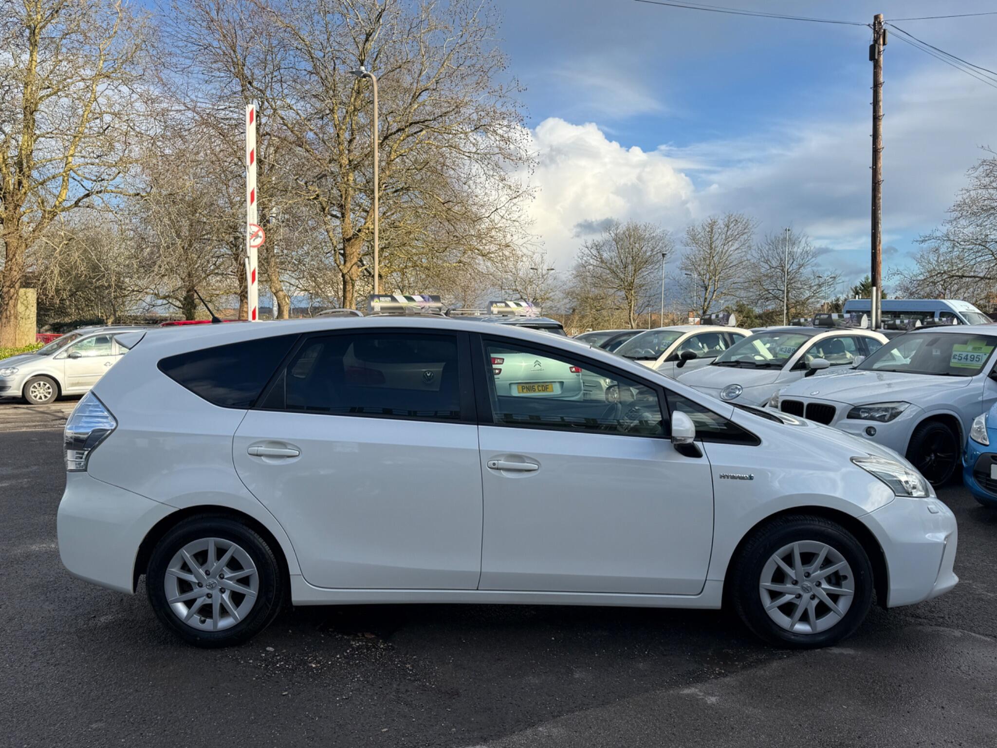Toyota Prius+ - Image 20