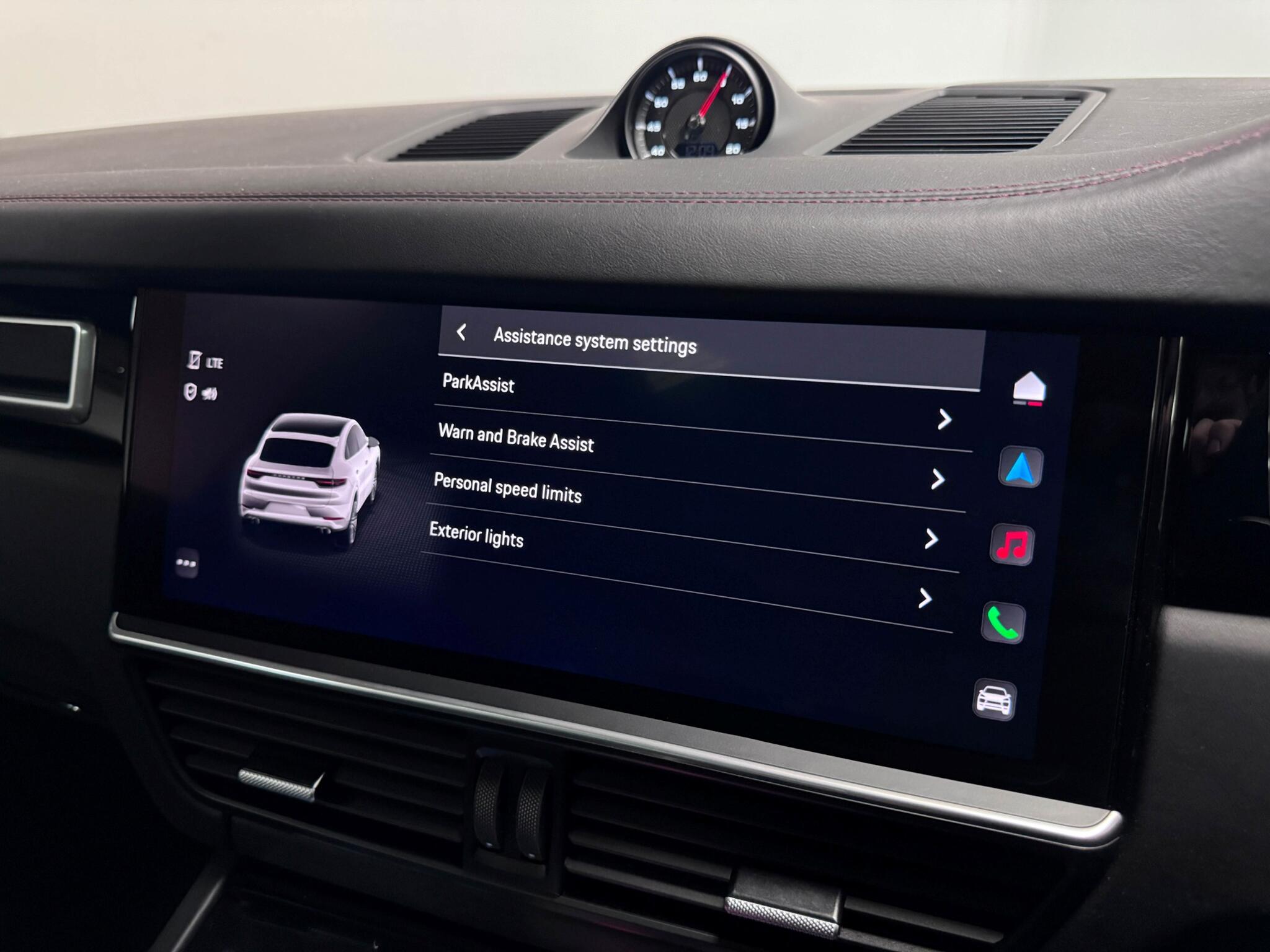 Porsche Cayenne view 70