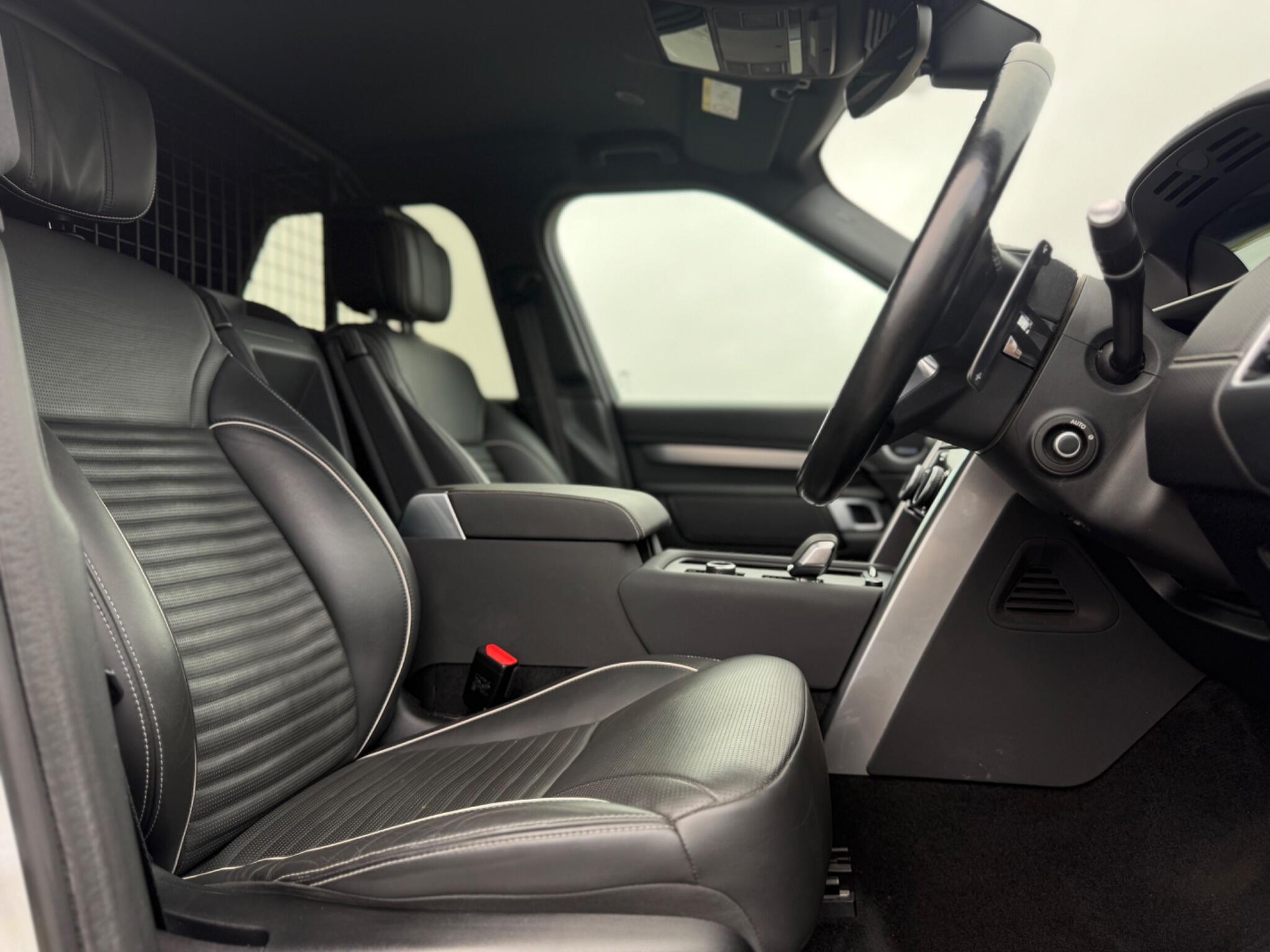 Land Rover Discovery 3 view 20