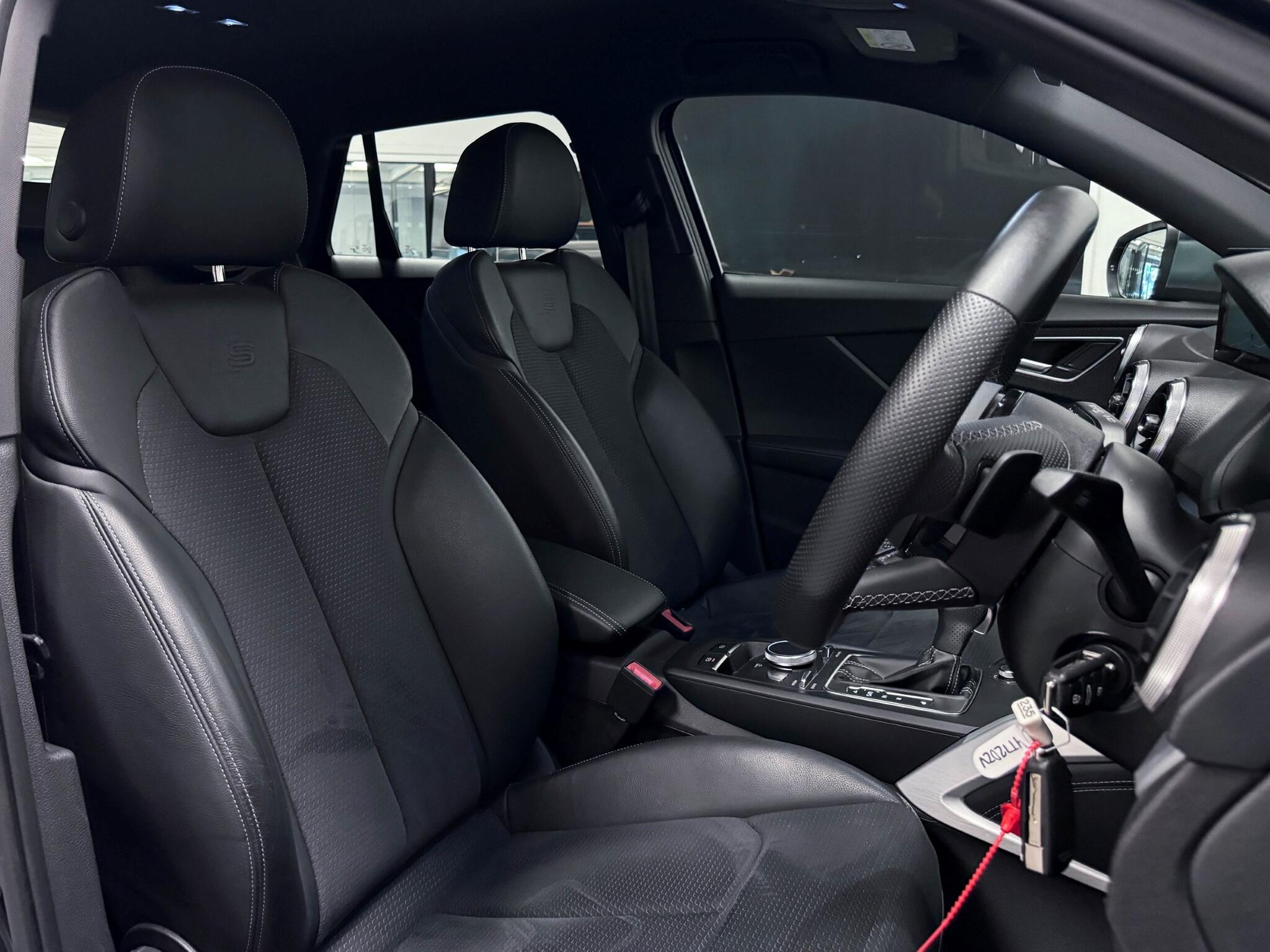 Audi SQ2 view 26