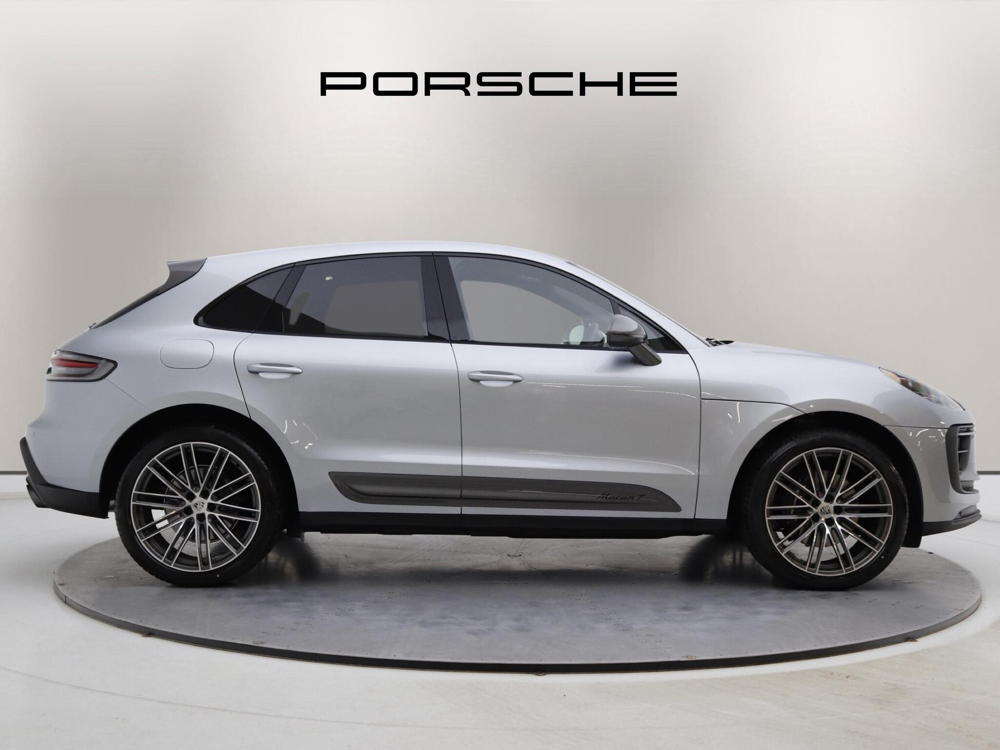 Porsche Macan view 3