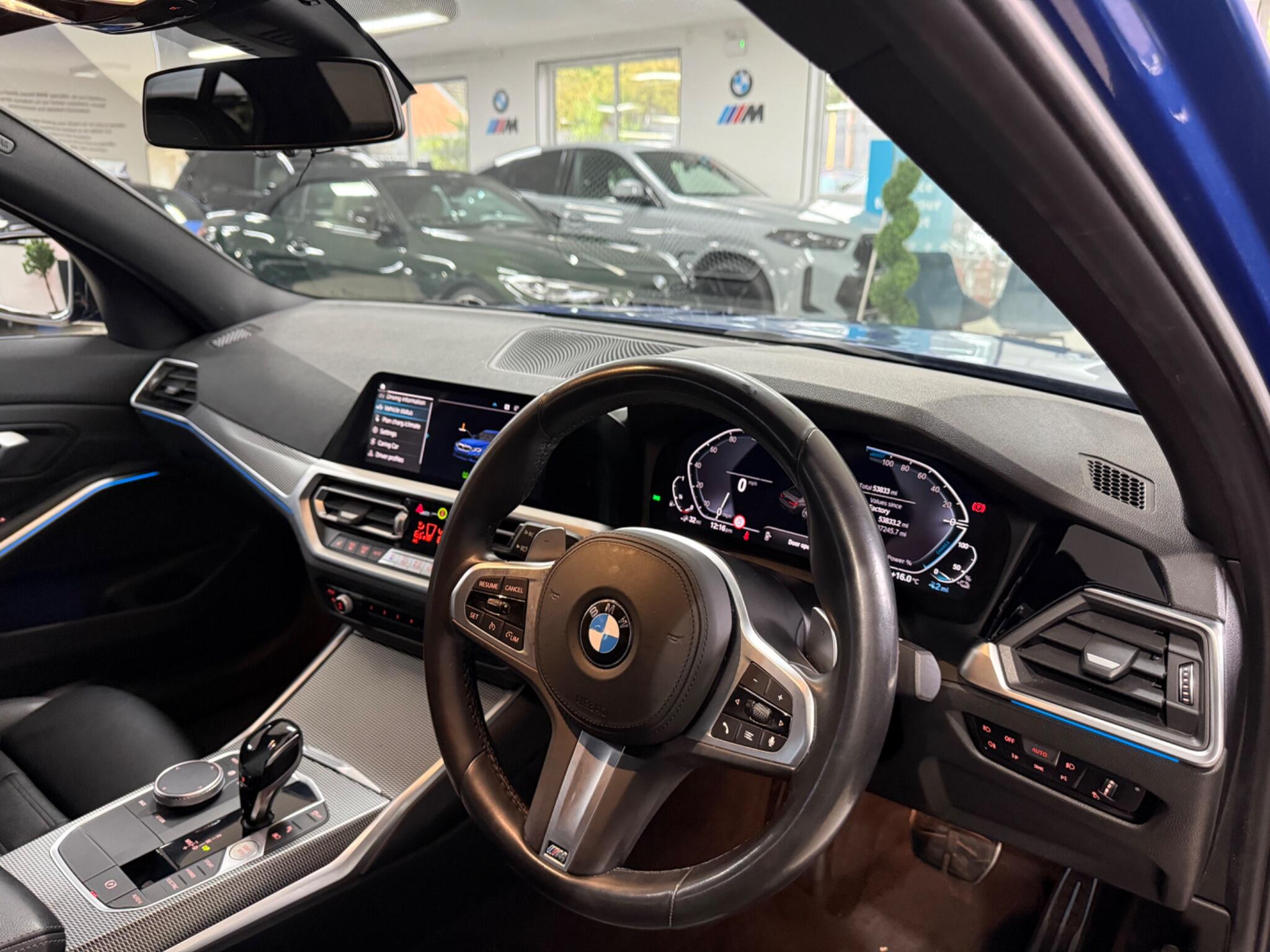 BMW 3 Series view 26