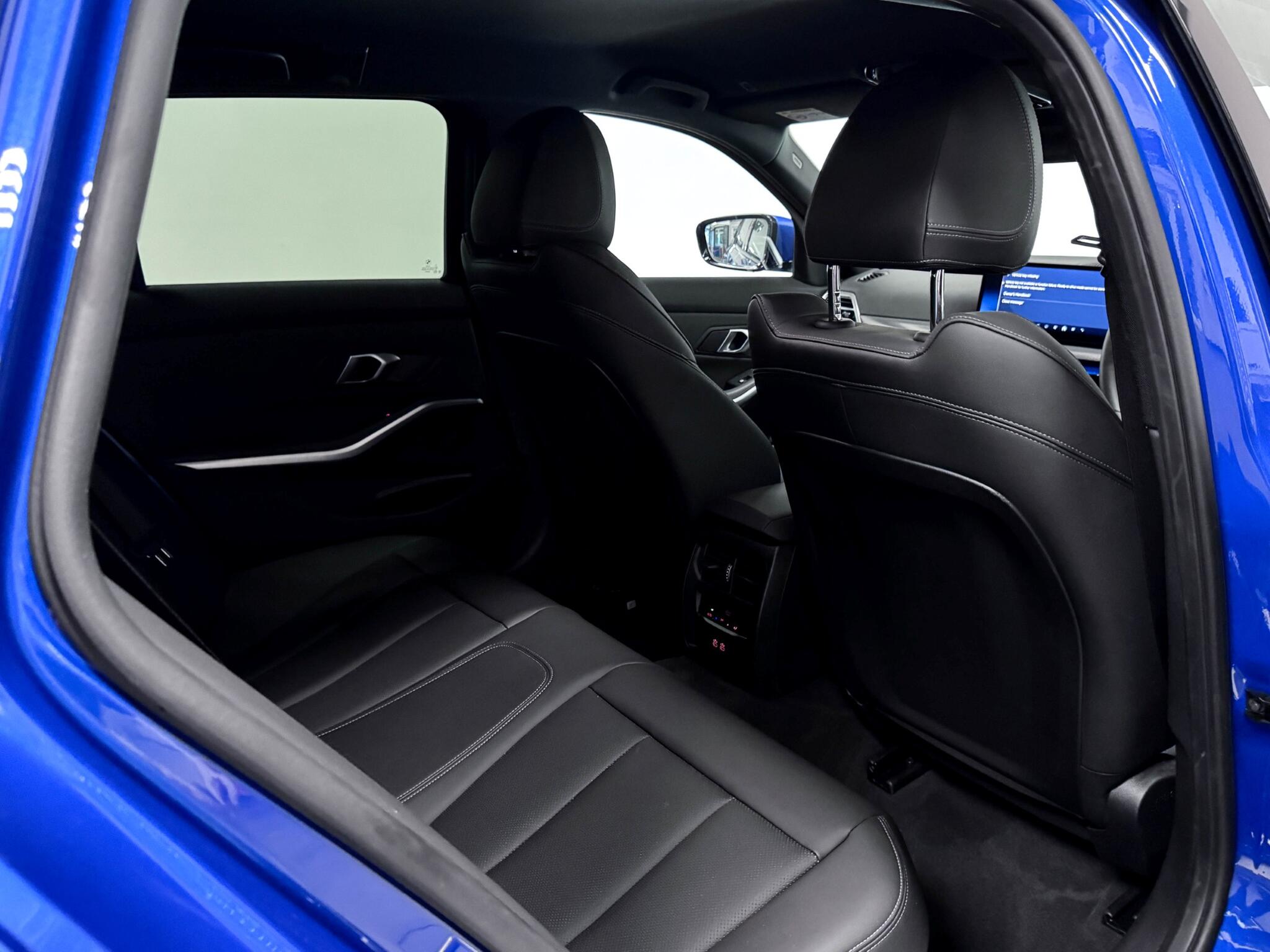 BMW 3 Series view 9