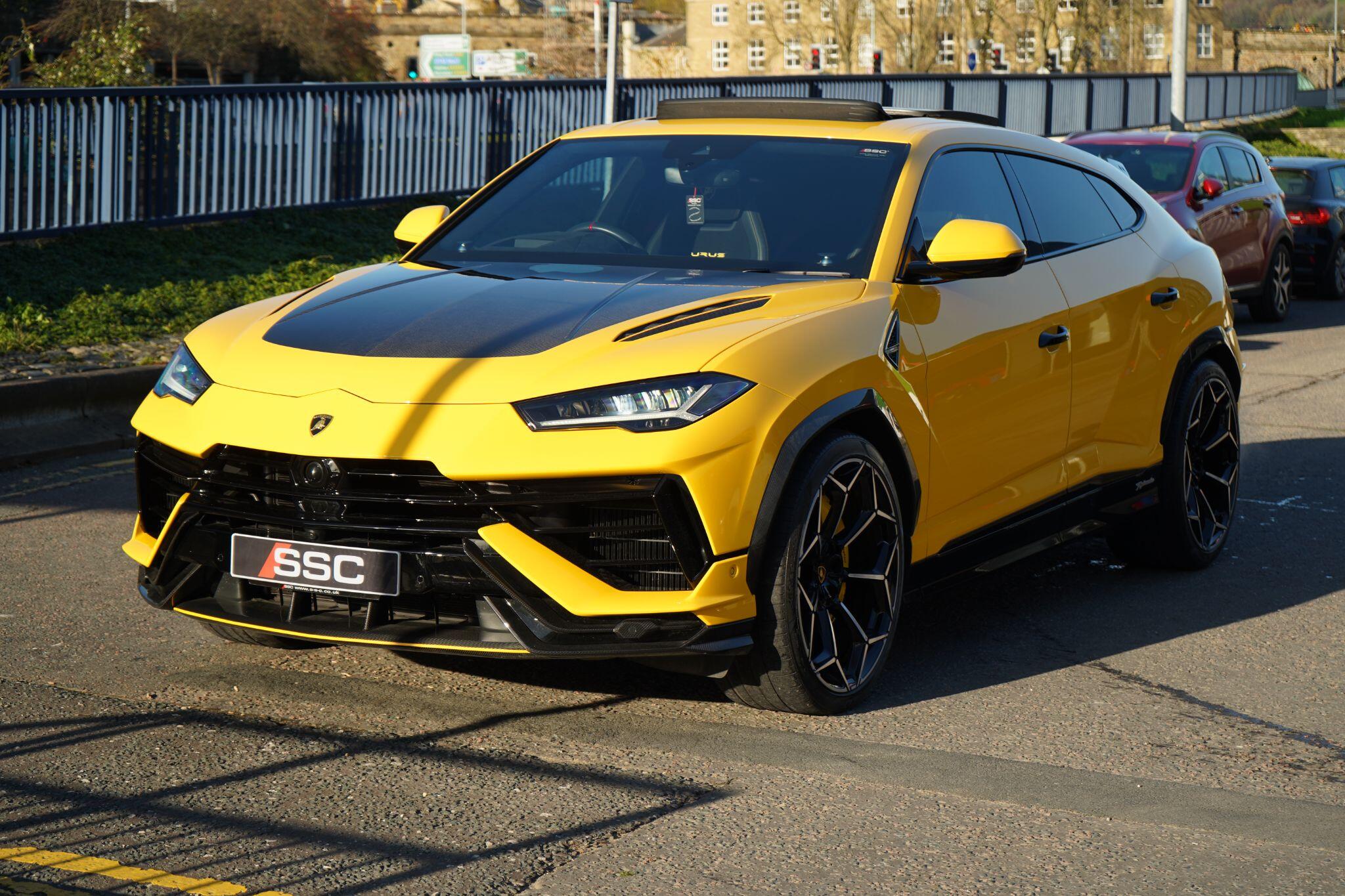 Lamborghini Urus view 8
