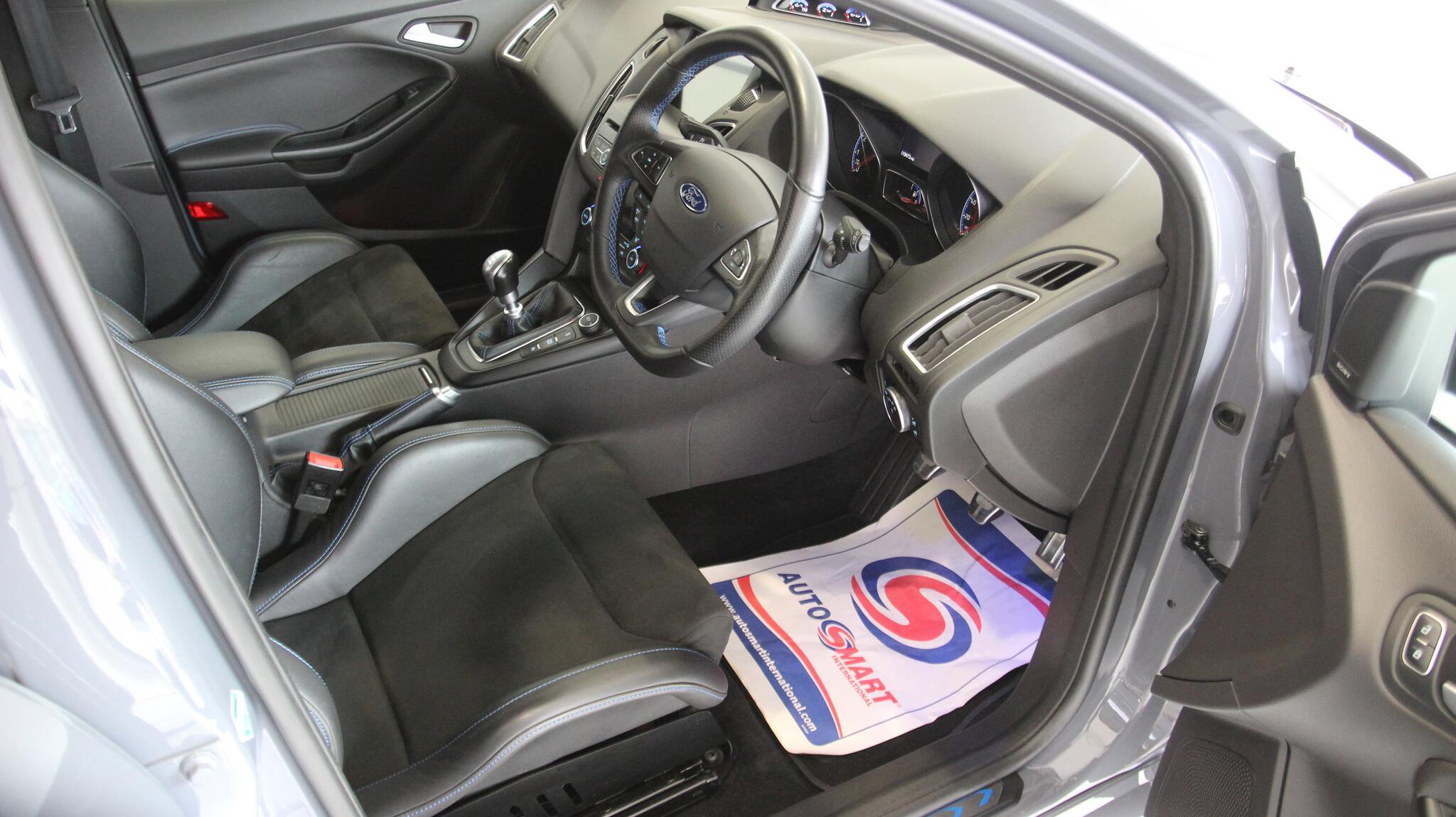Ford Focus view 16