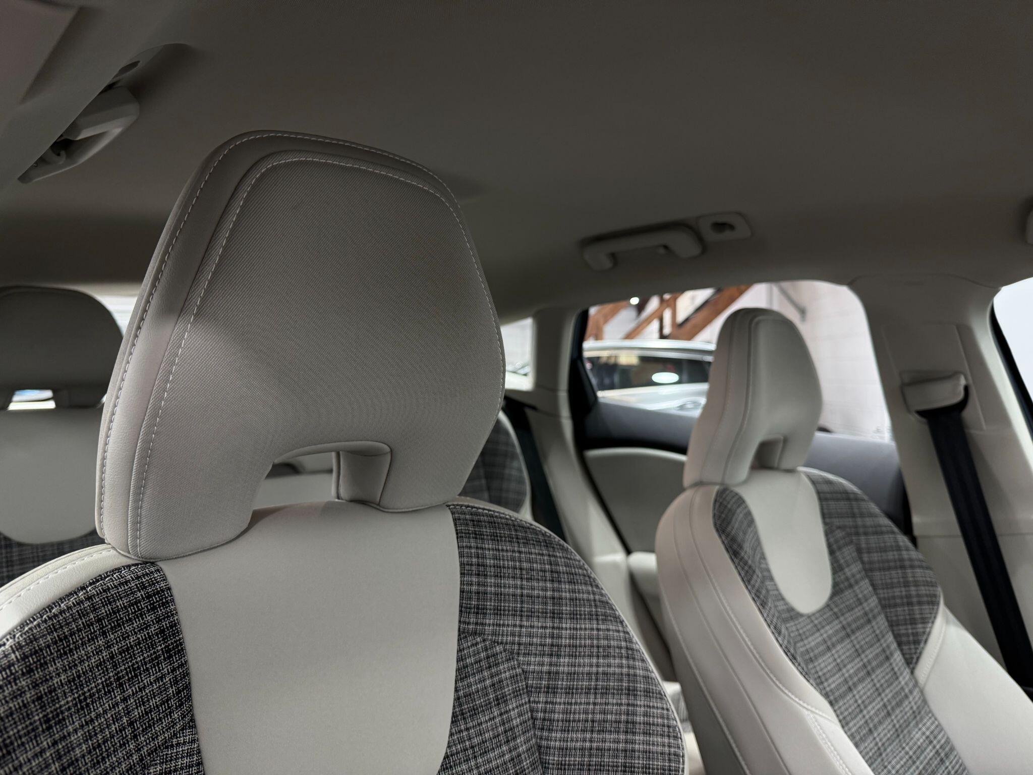 Volvo V40 view 12