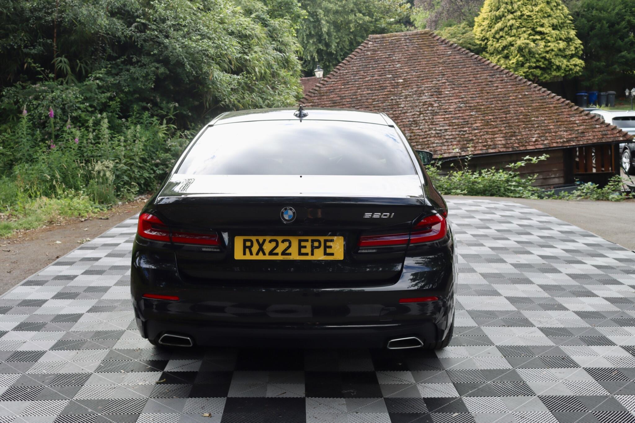 BMW 5 Series view 20