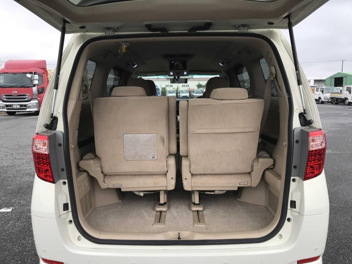 Toyota Alphard view 9