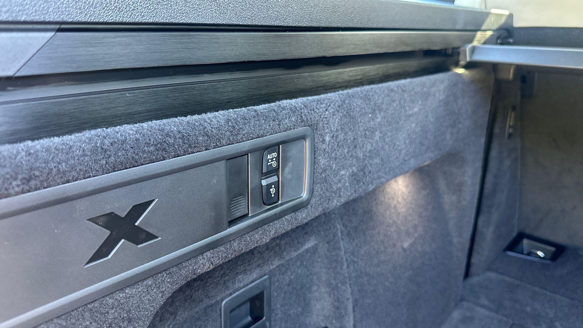 BMW X5 view 24