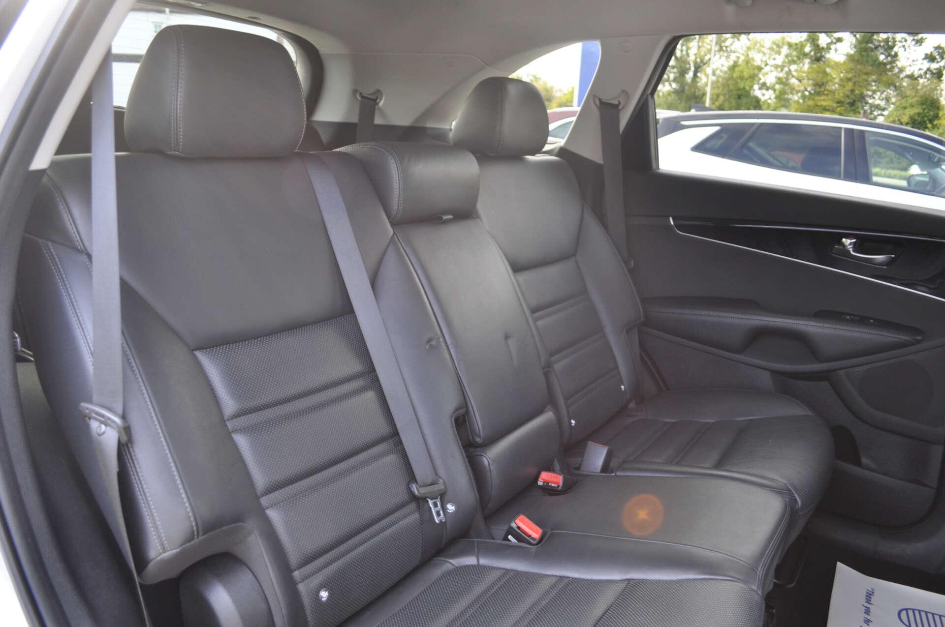 Kia Sorento view 11