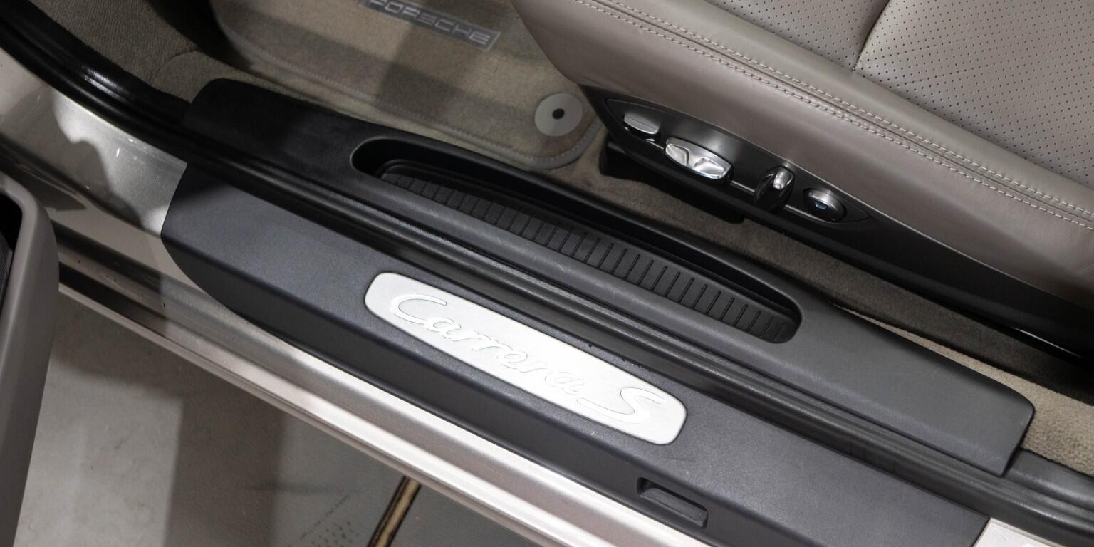 Porsche 911 view 30
