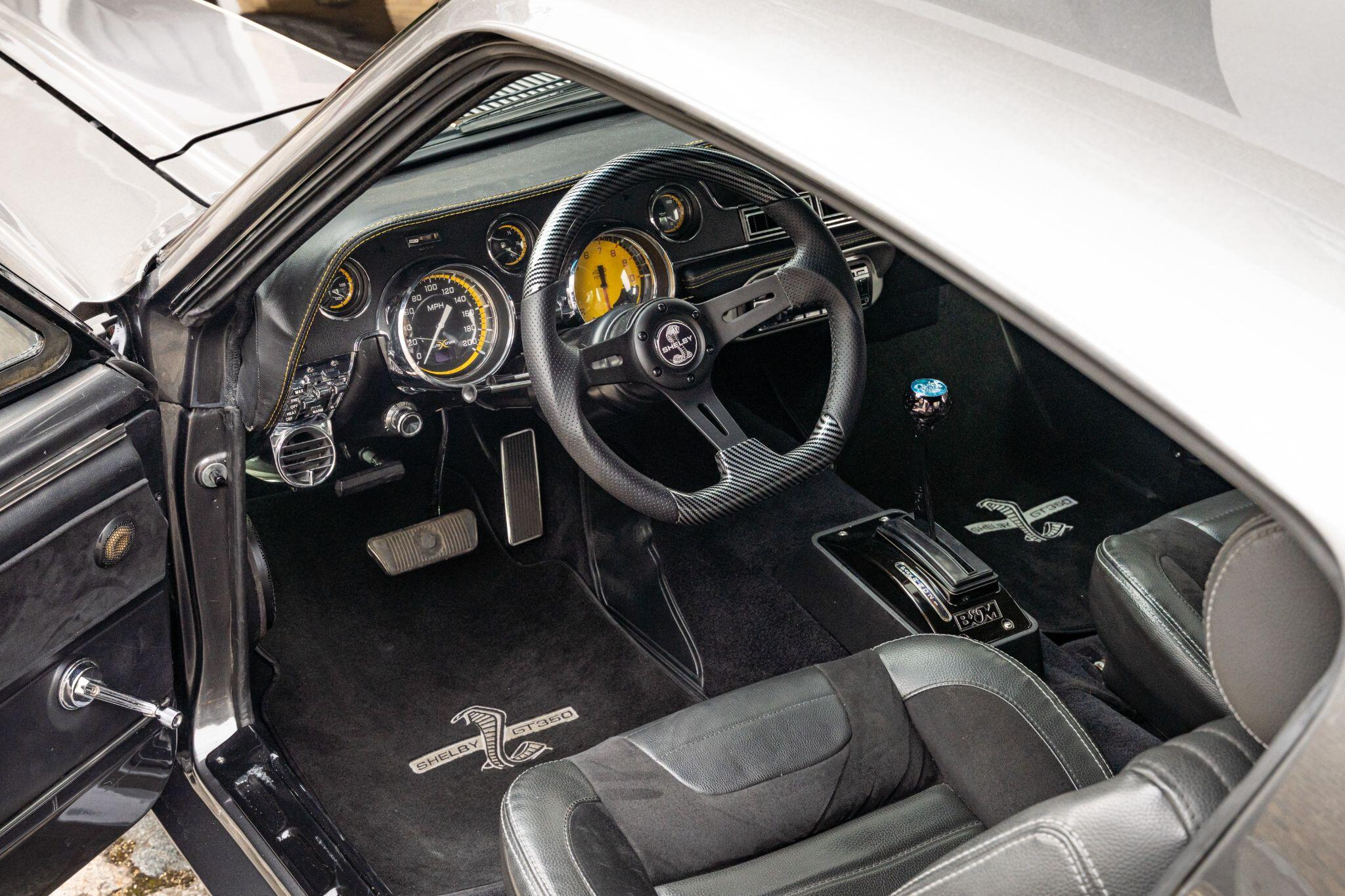 Ford Mustang view 25