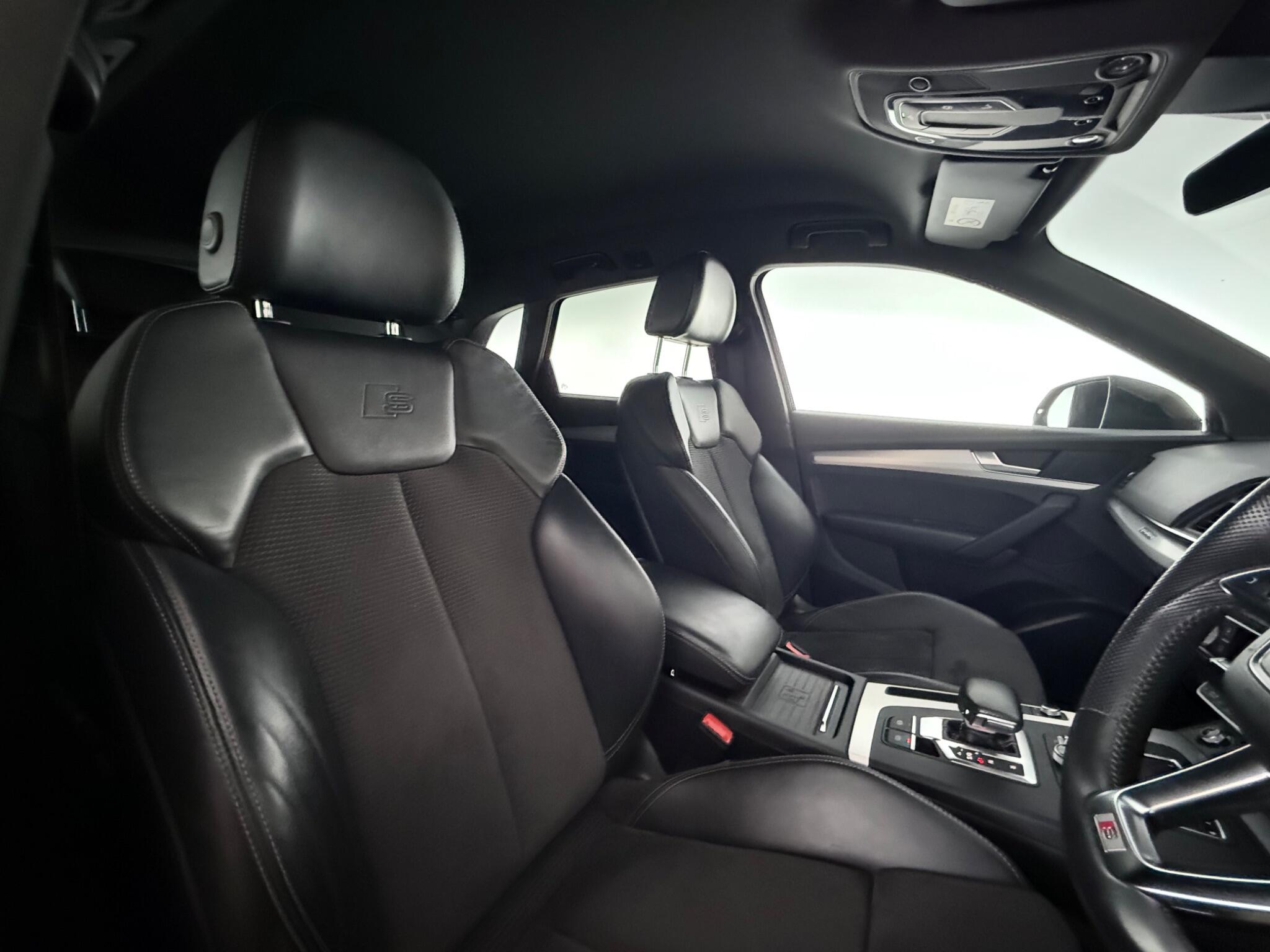 Audi Q5 view 34