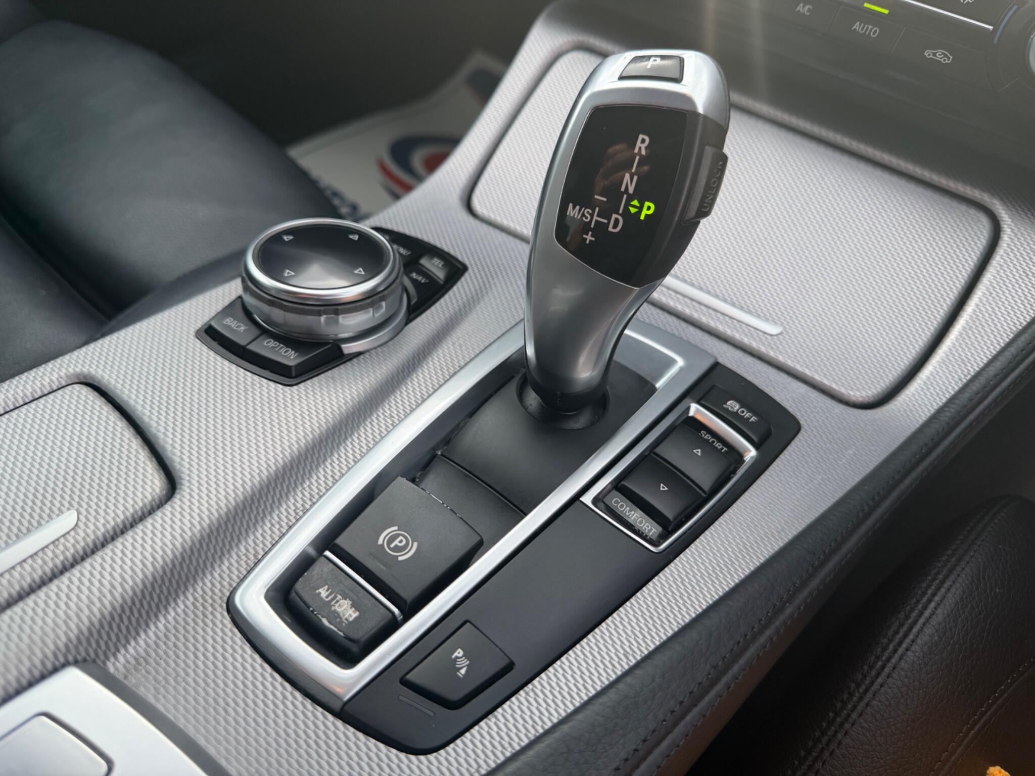 BMW 5 Series view 16