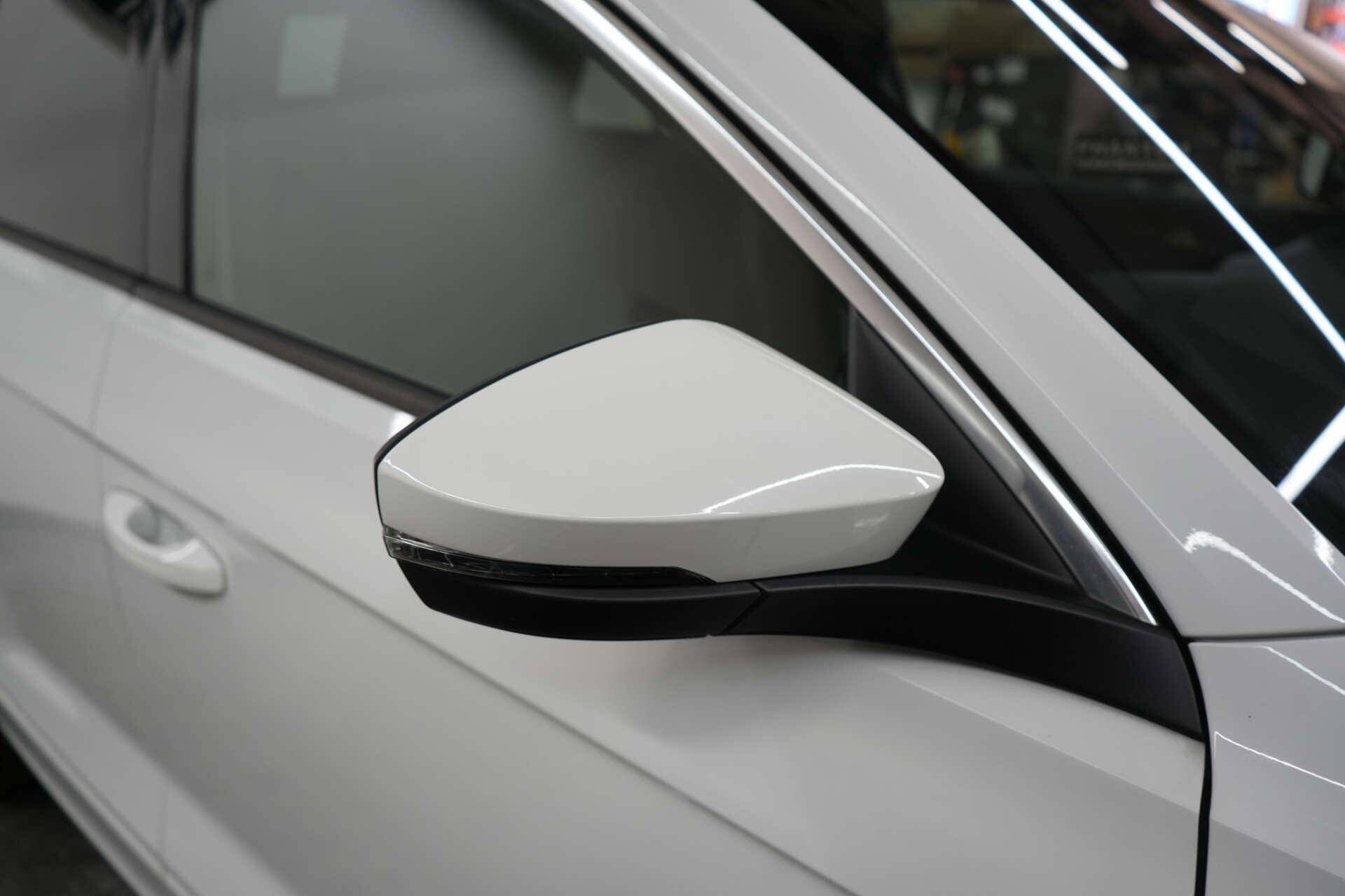 Volkswagen T-Roc view 8