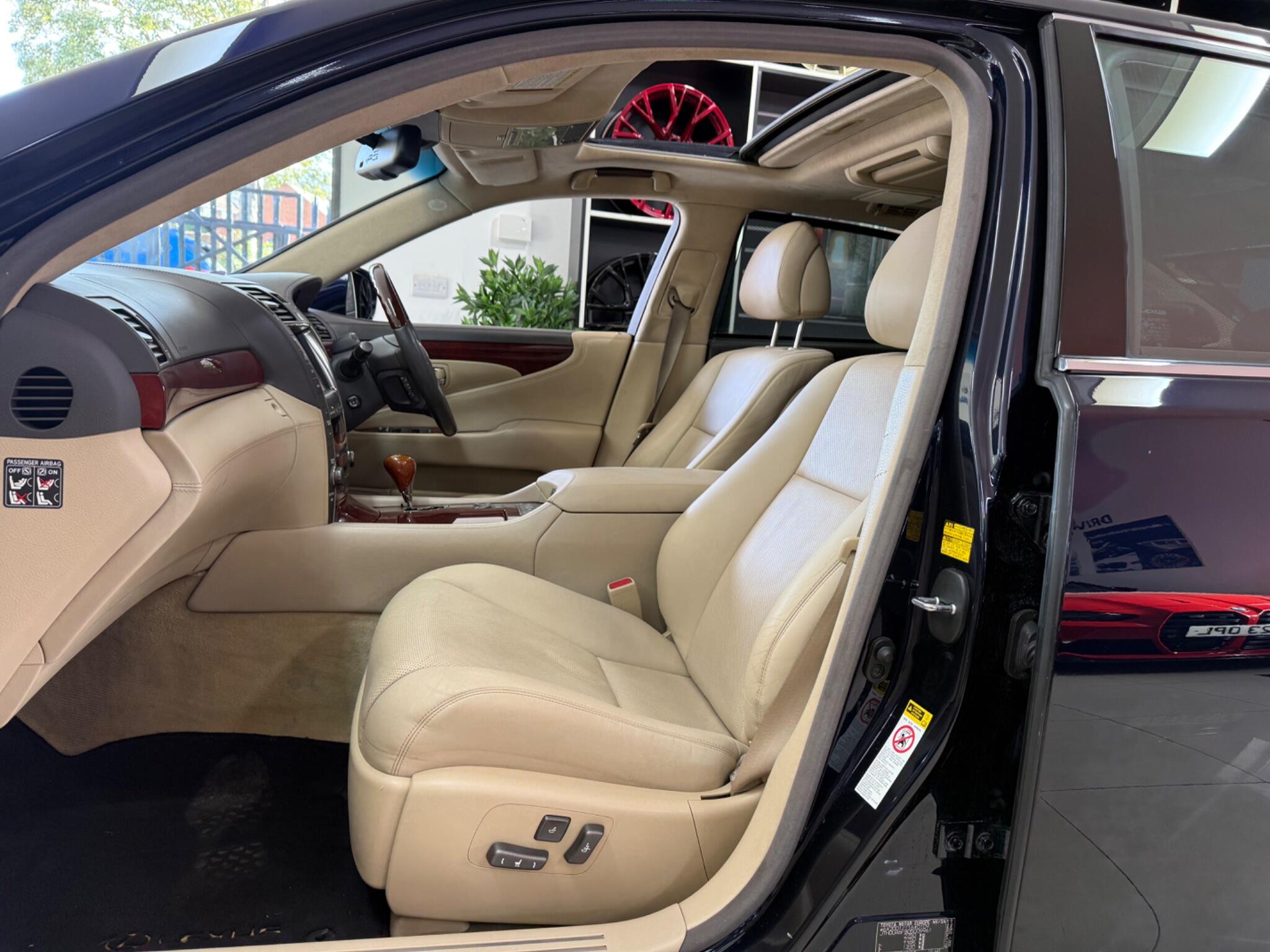 Lexus LS view 41