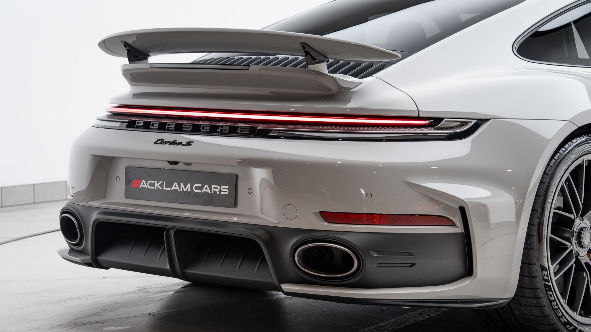 Porsche 911 view 64