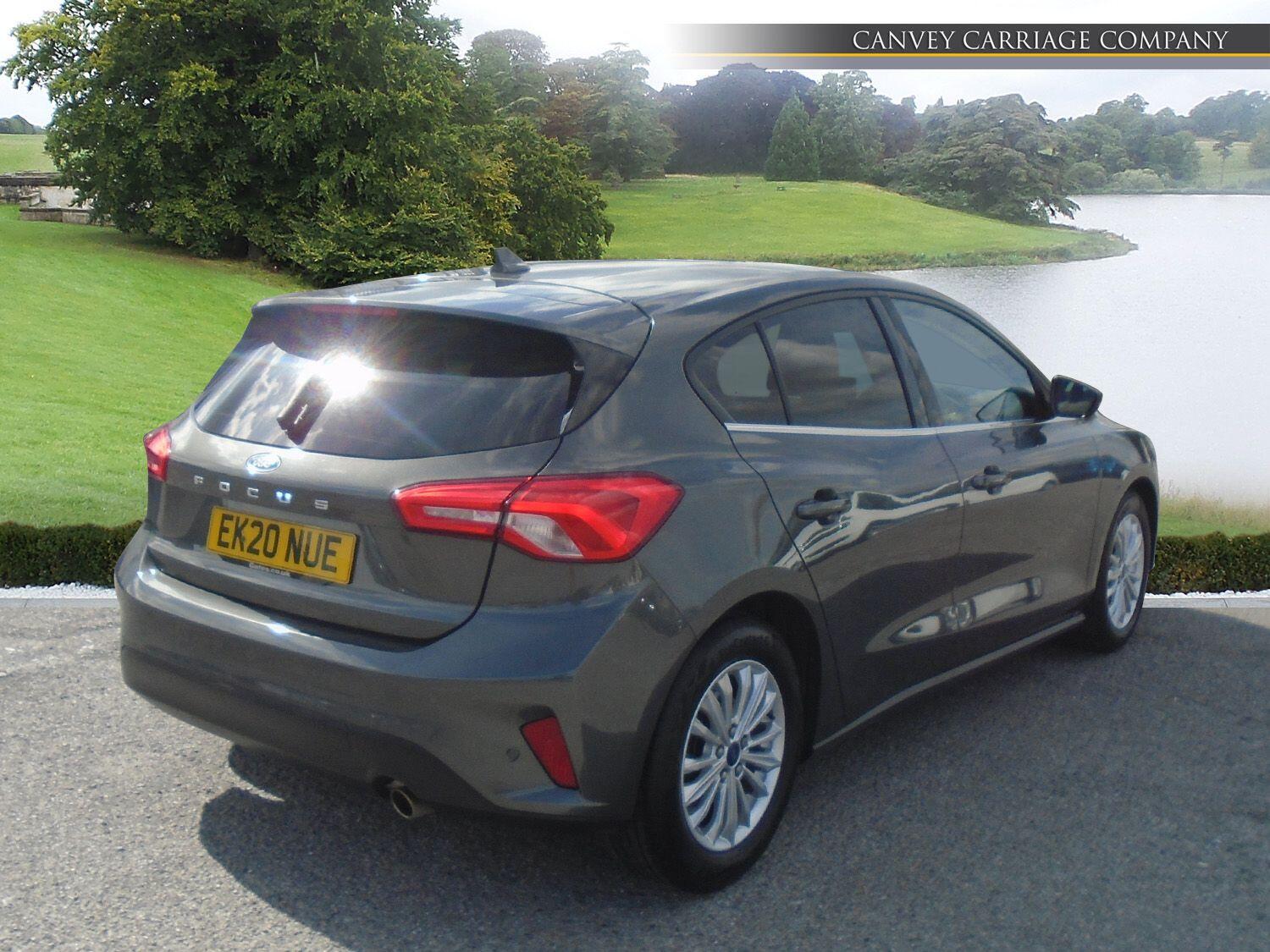 Ford Focus view 3