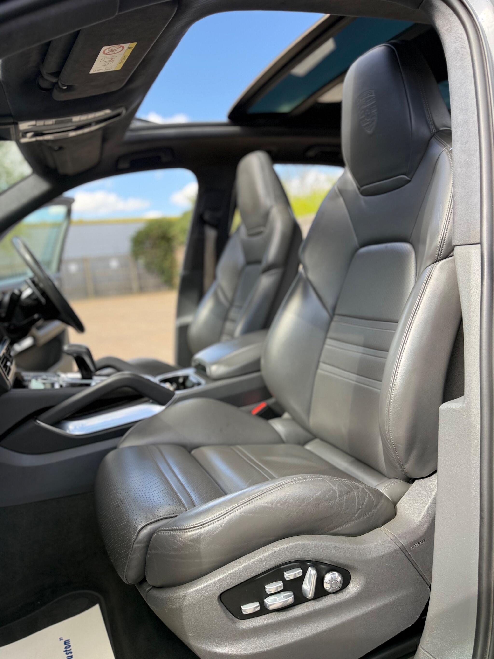 Porsche Cayenne view 16