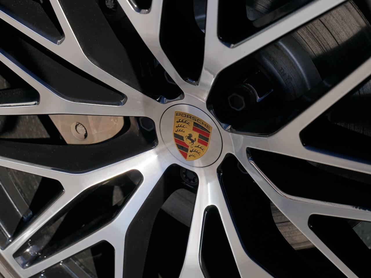 Porsche Macan view 61