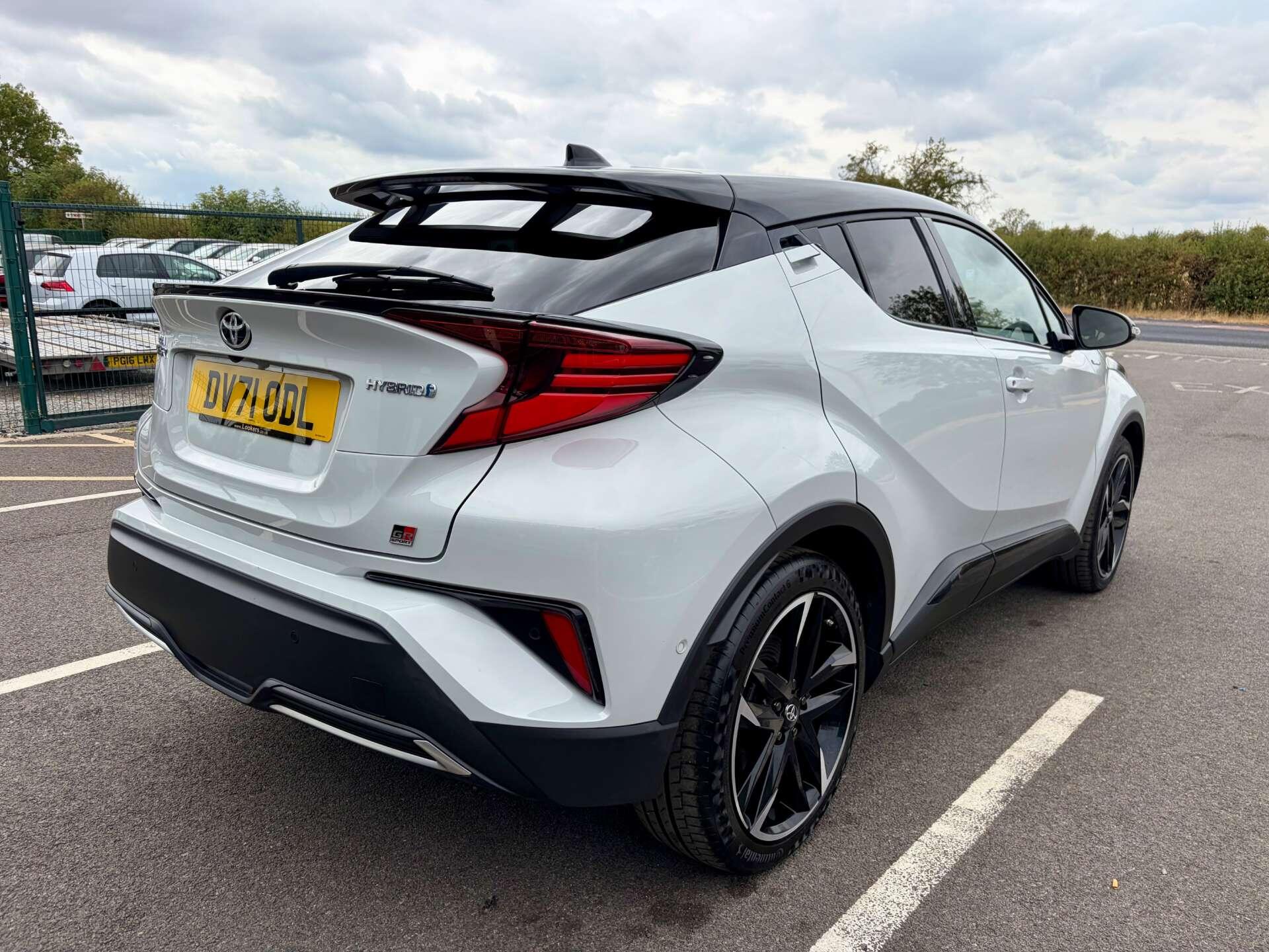Toyota C-HR view 8