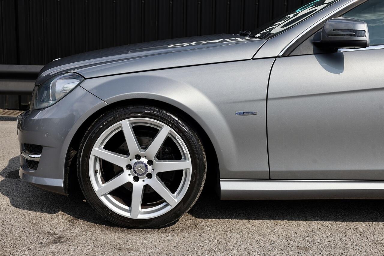 Mercedes-Benz C Class view 33
