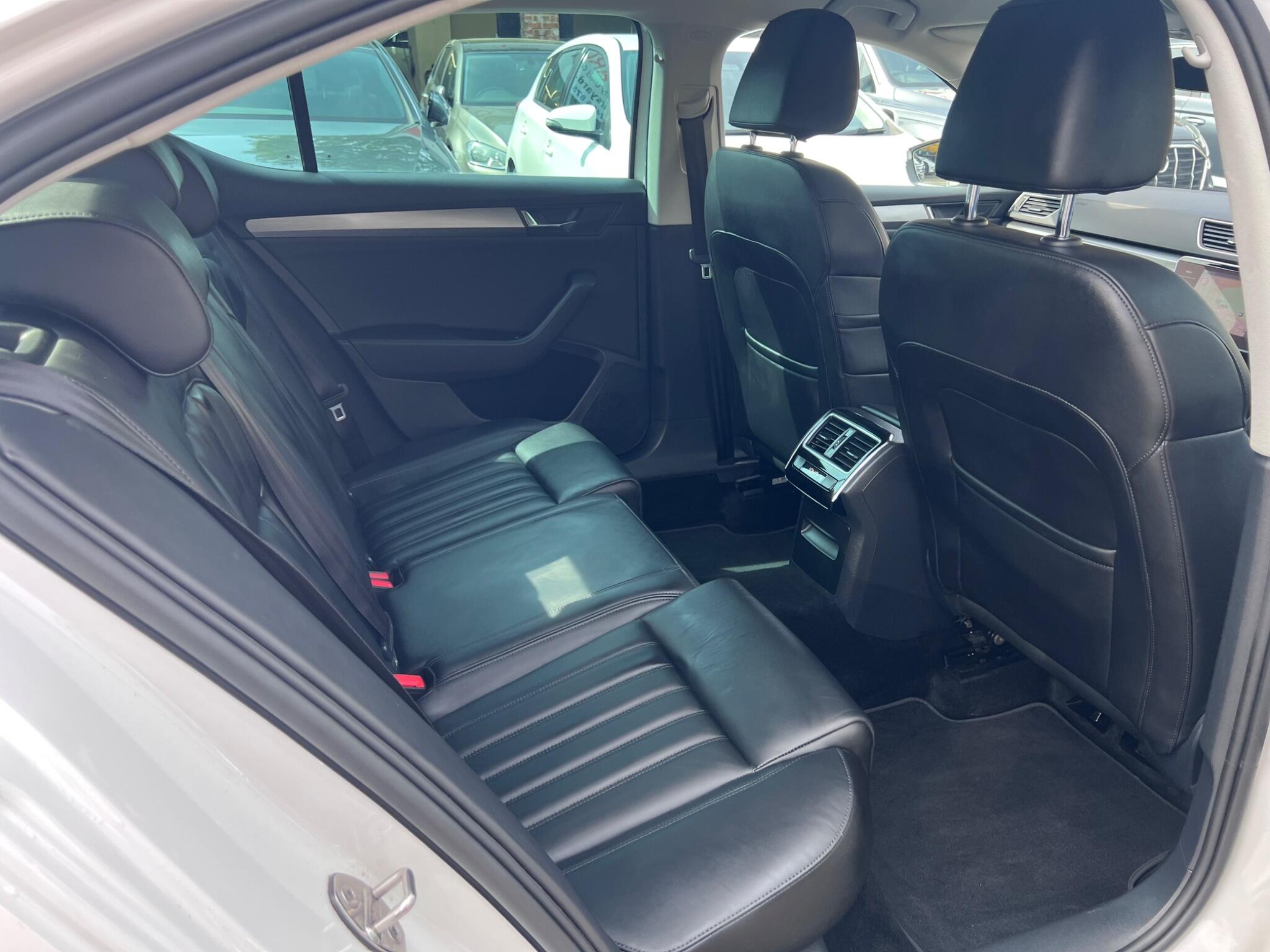 Skoda Superb view 35