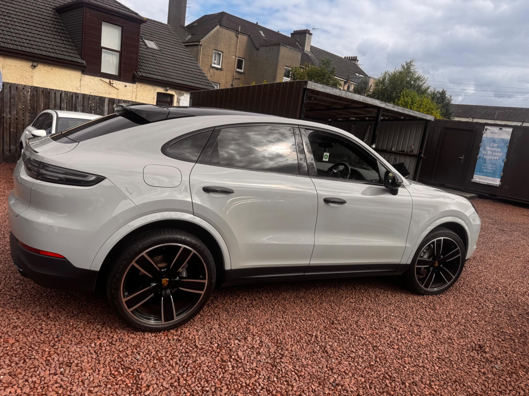 Porsche Cayenne view 11