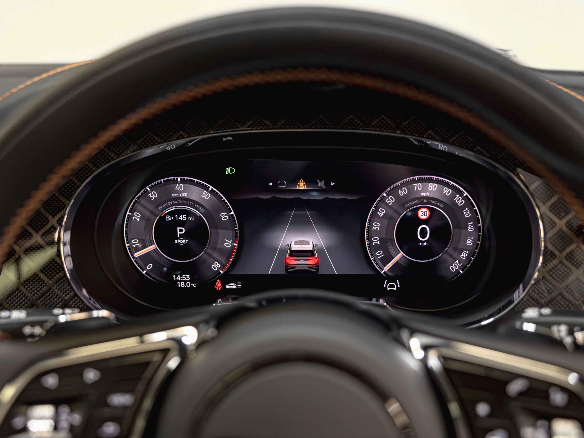 Bentley Bentayga view 25