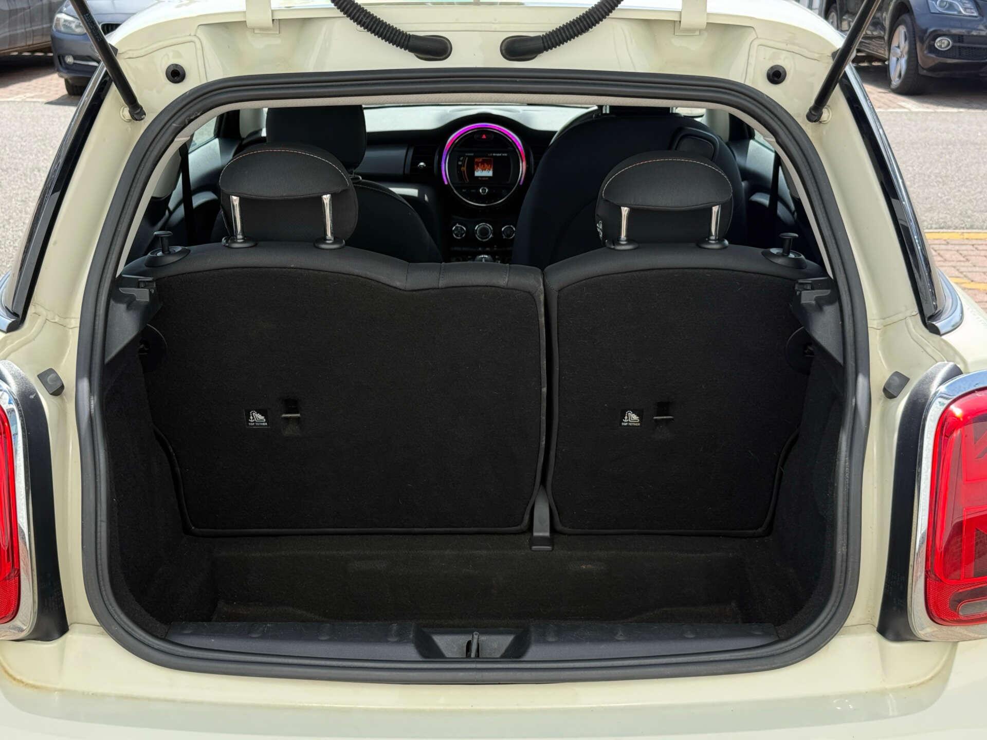 Mini Cooper view 24