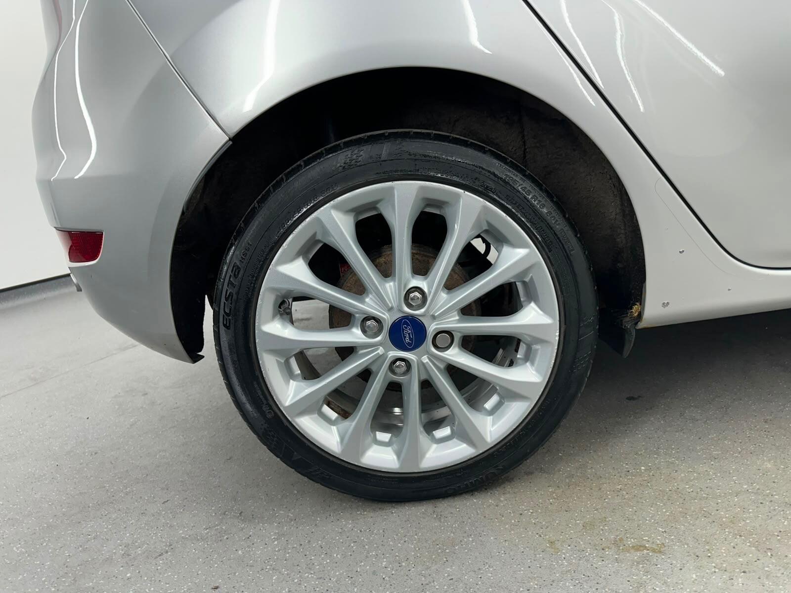 Ford Fiesta view 20