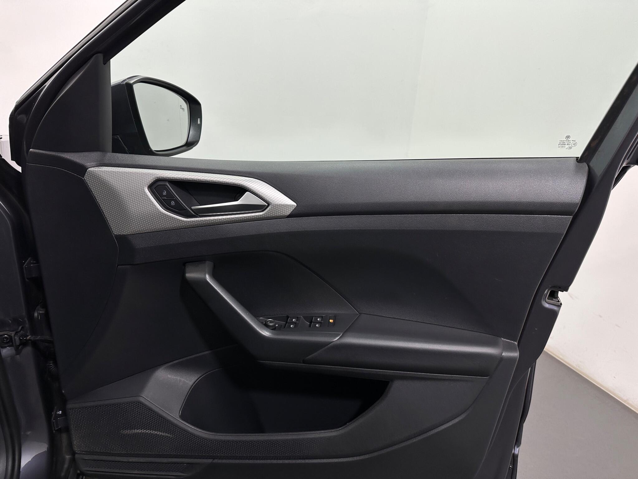 Volkswagen T-Cross view 33